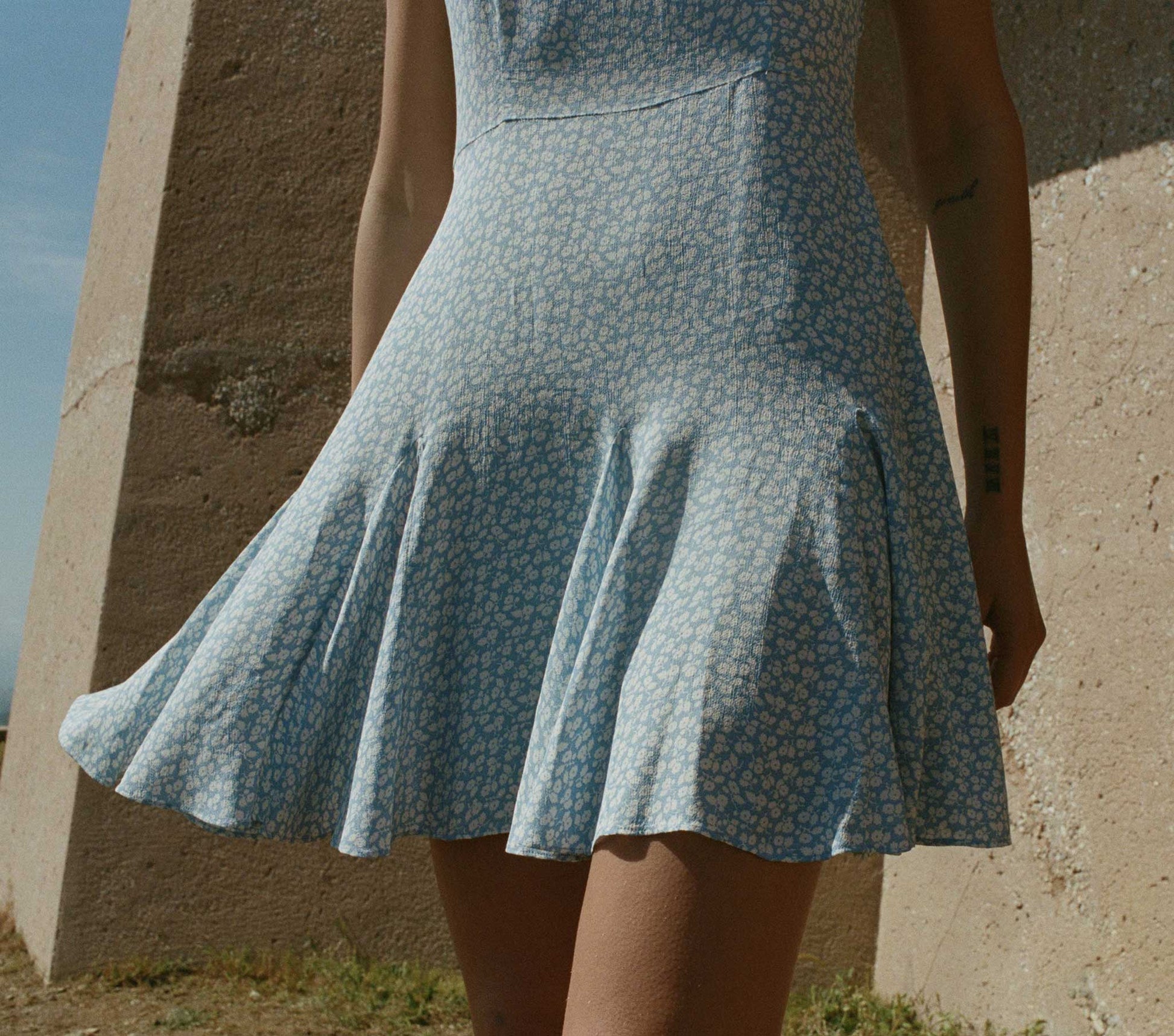 HMD -- PORTO DRESS -- CERULEAN HILLSIDE BLOOM view 5
