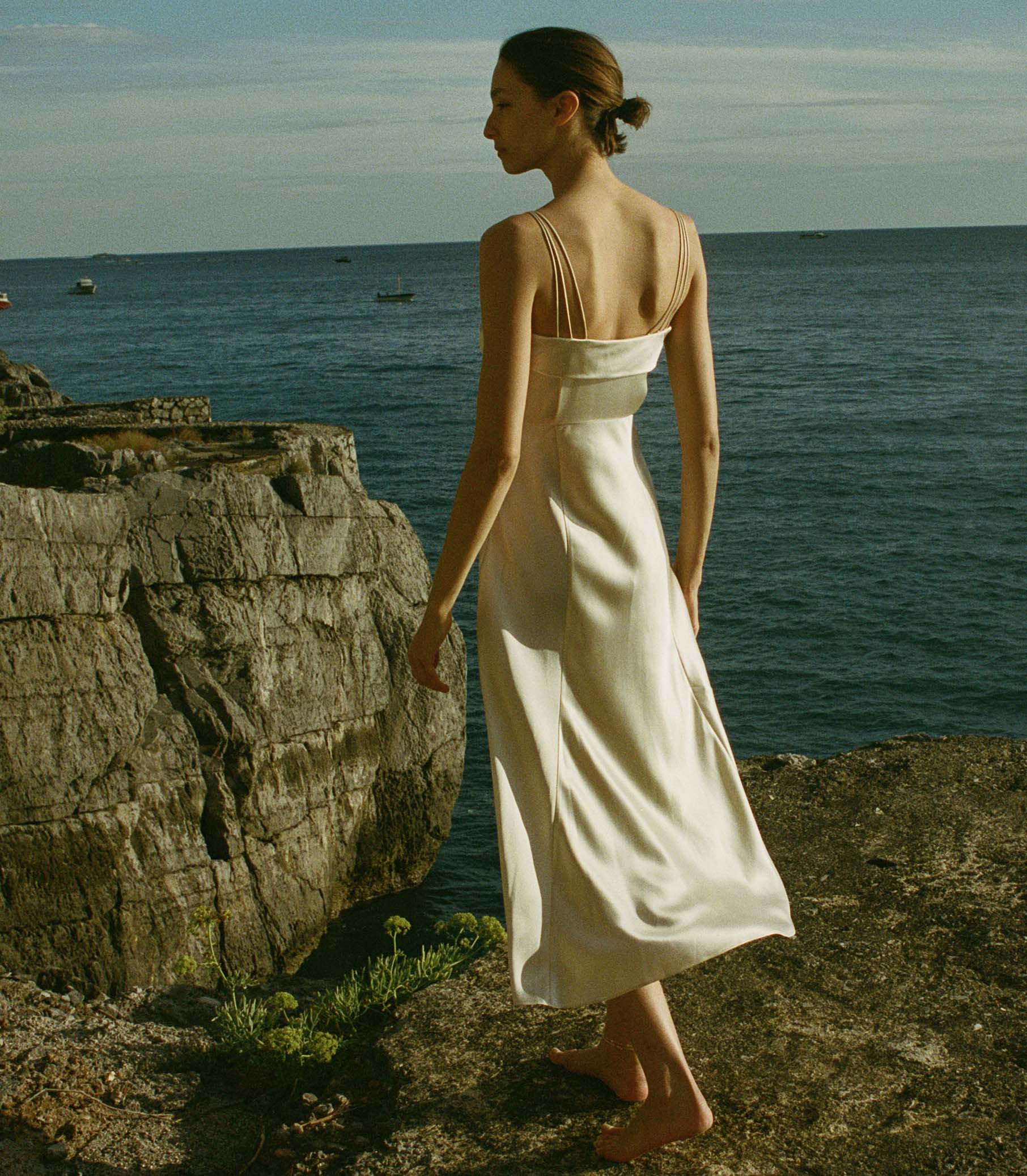 HMD -- DONETTA DRESS -- MAGNOLIA view 4
