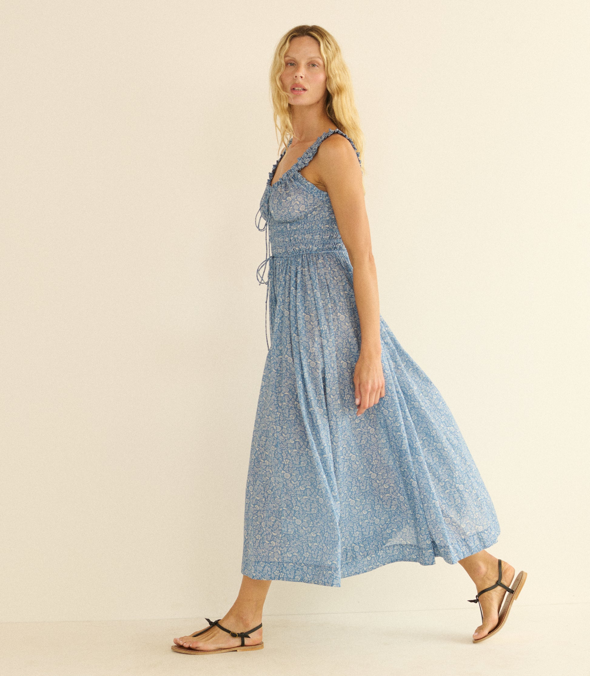 Emmaretta Dress - Blue Garden Bloom | DEN Blue Garden Bloom / S Emmaretta Dress - Blue Garden Bloom | DEN Blue Garden Bloom / S