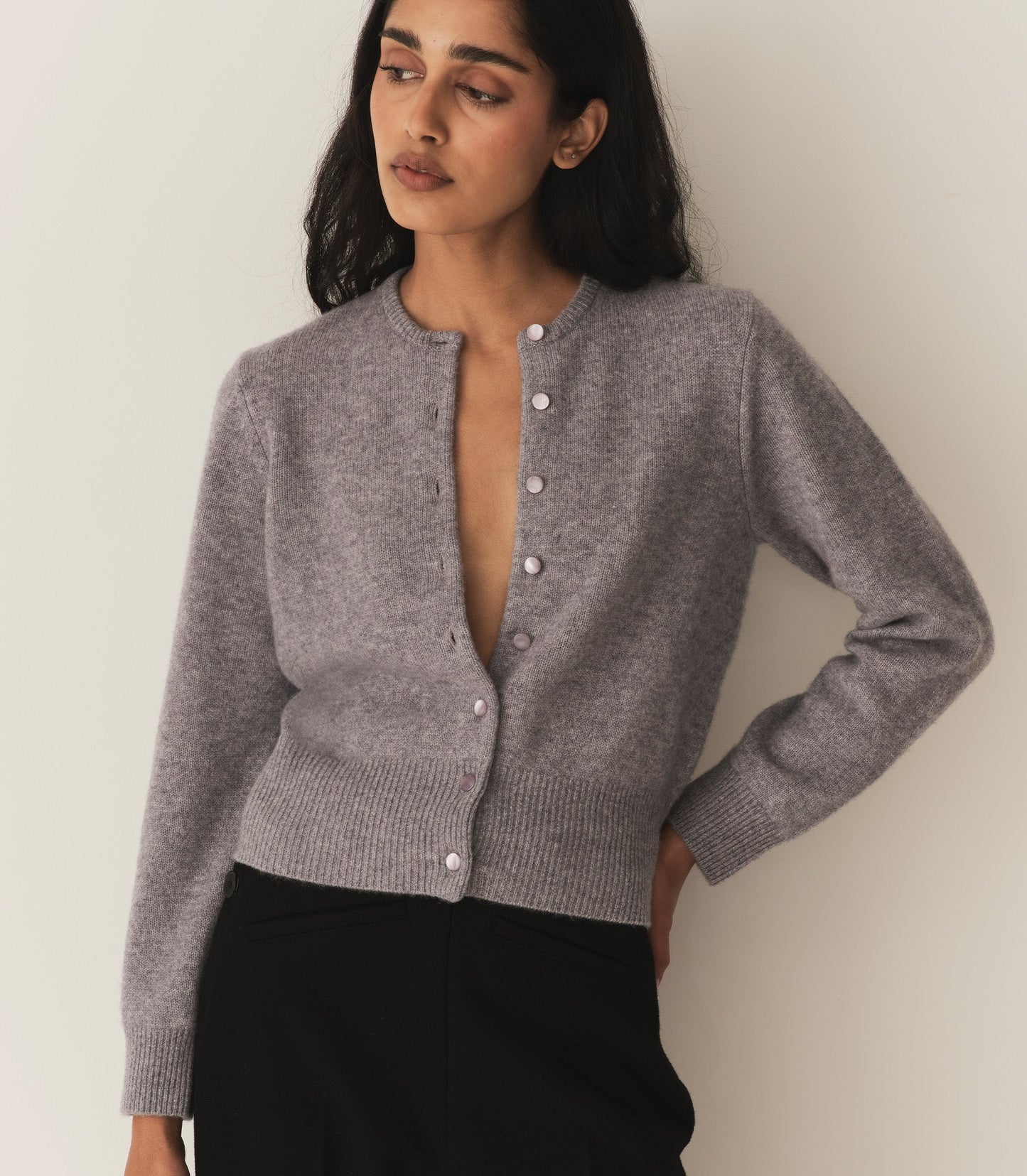 HMD -- FAIRCHILD CASHMERE CARDIGAN -- PEBBLE GREY
