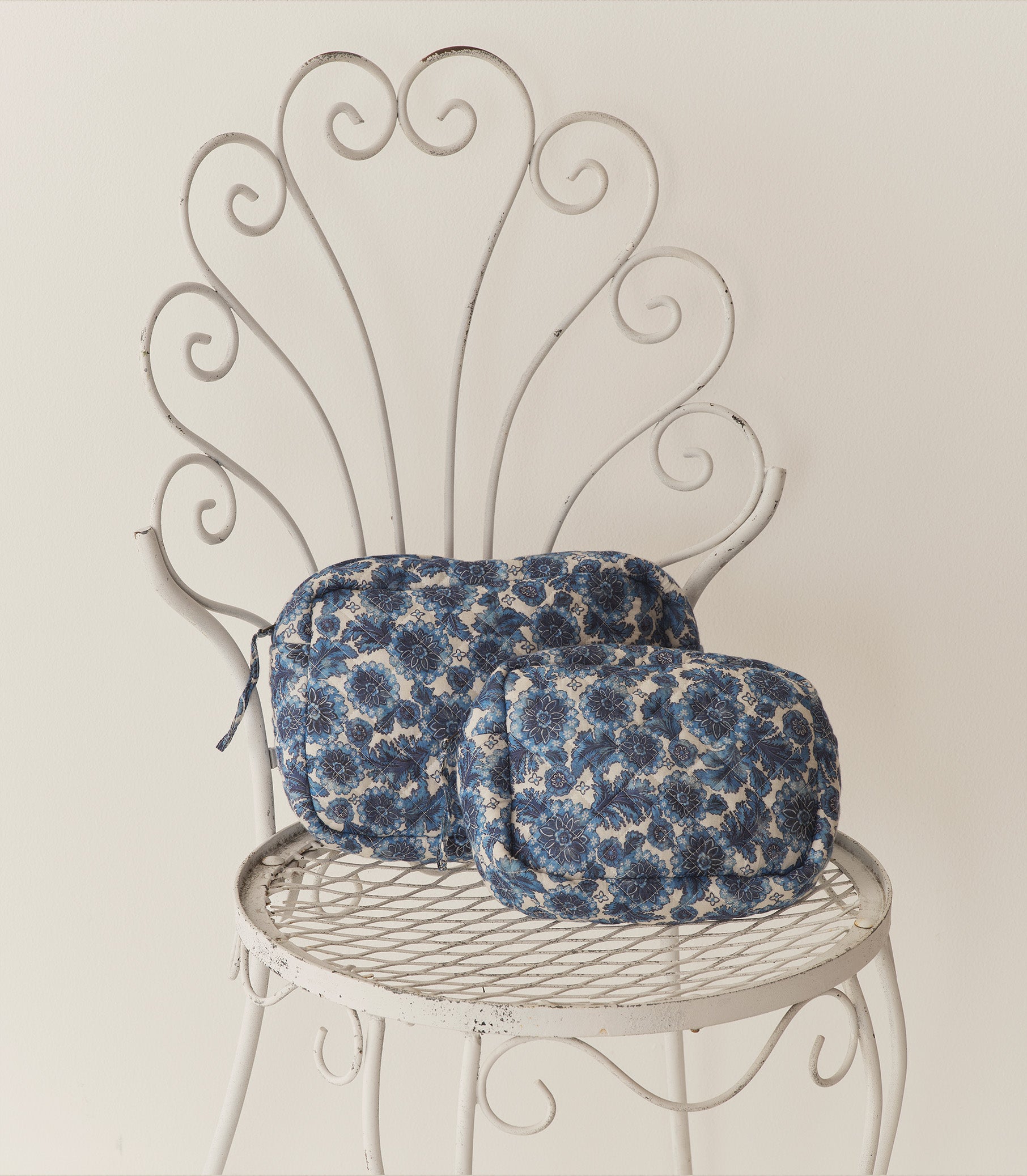 GRANDE QUINCE POUCH -- BLEU SOLEIL FLEURIT