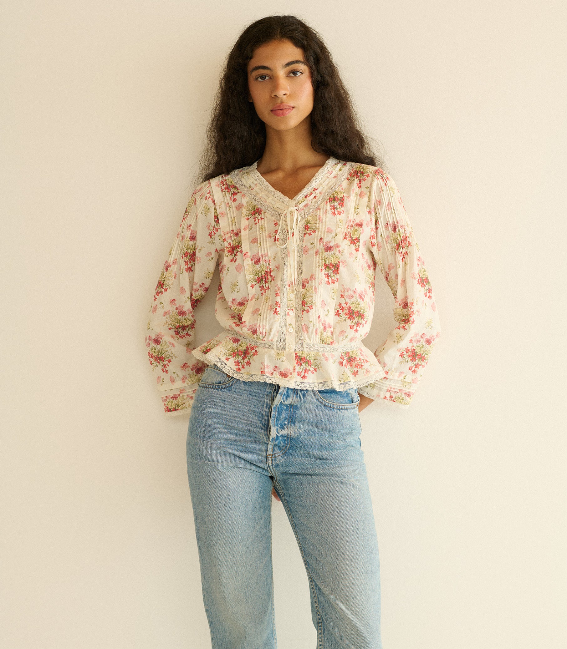 HILLOCK TOP -- IVORY LANTANA FLORAL