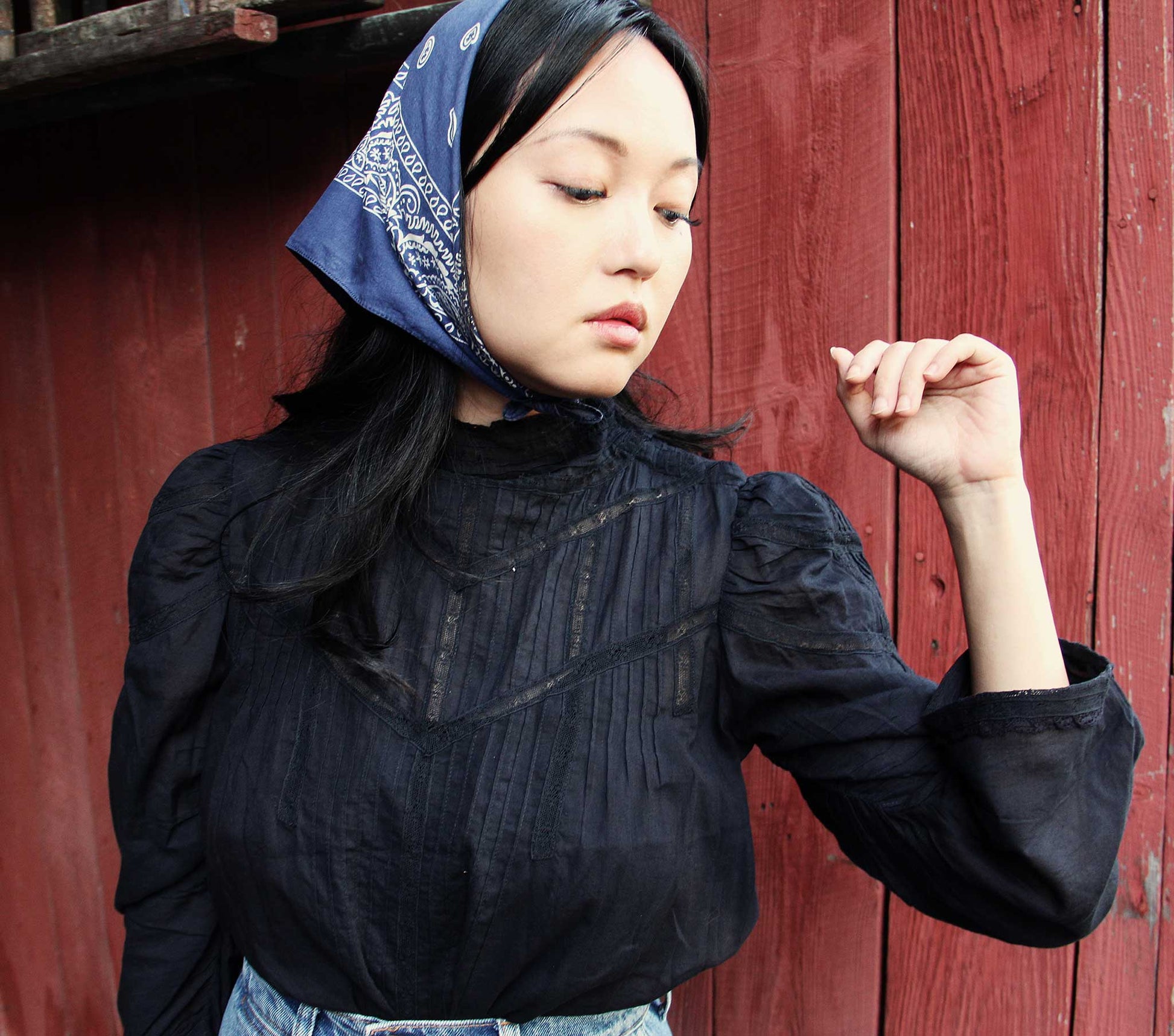 HMD -- ALBERTINE TOP -- BLACK view 1
