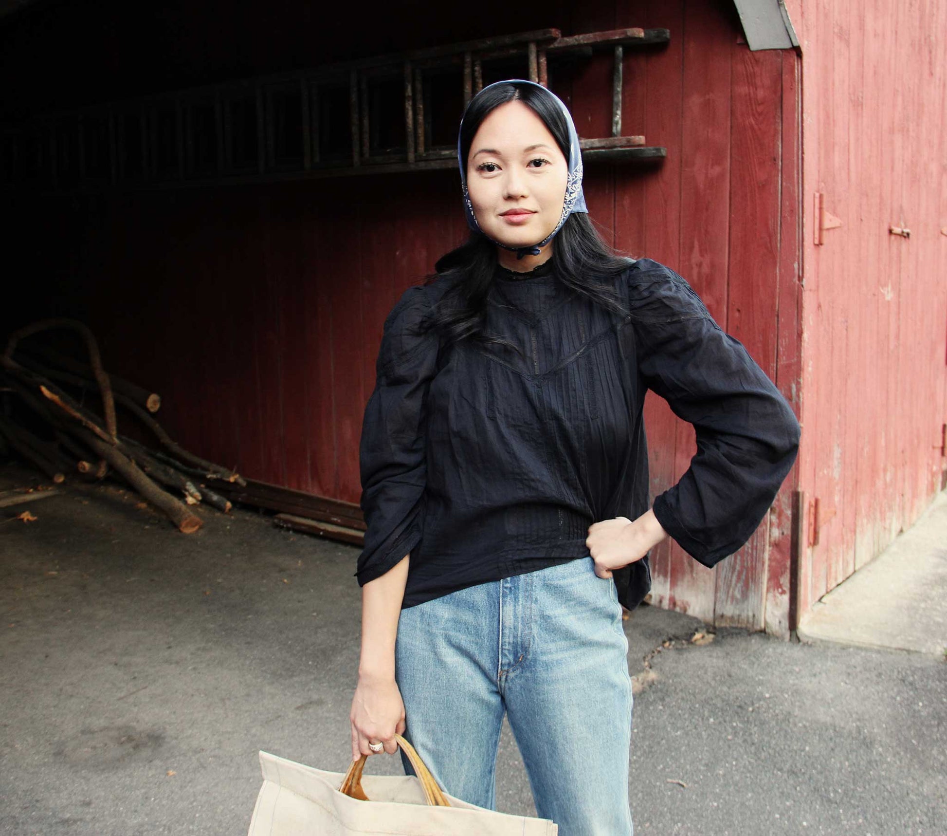 HMD -- ALBERTINE TOP -- BLACK view 2
