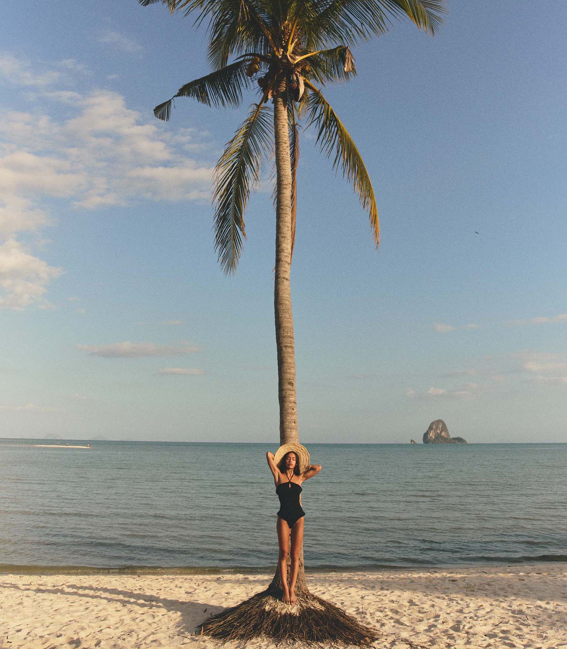 ISLA MAILLOT -- BLACK view 6
