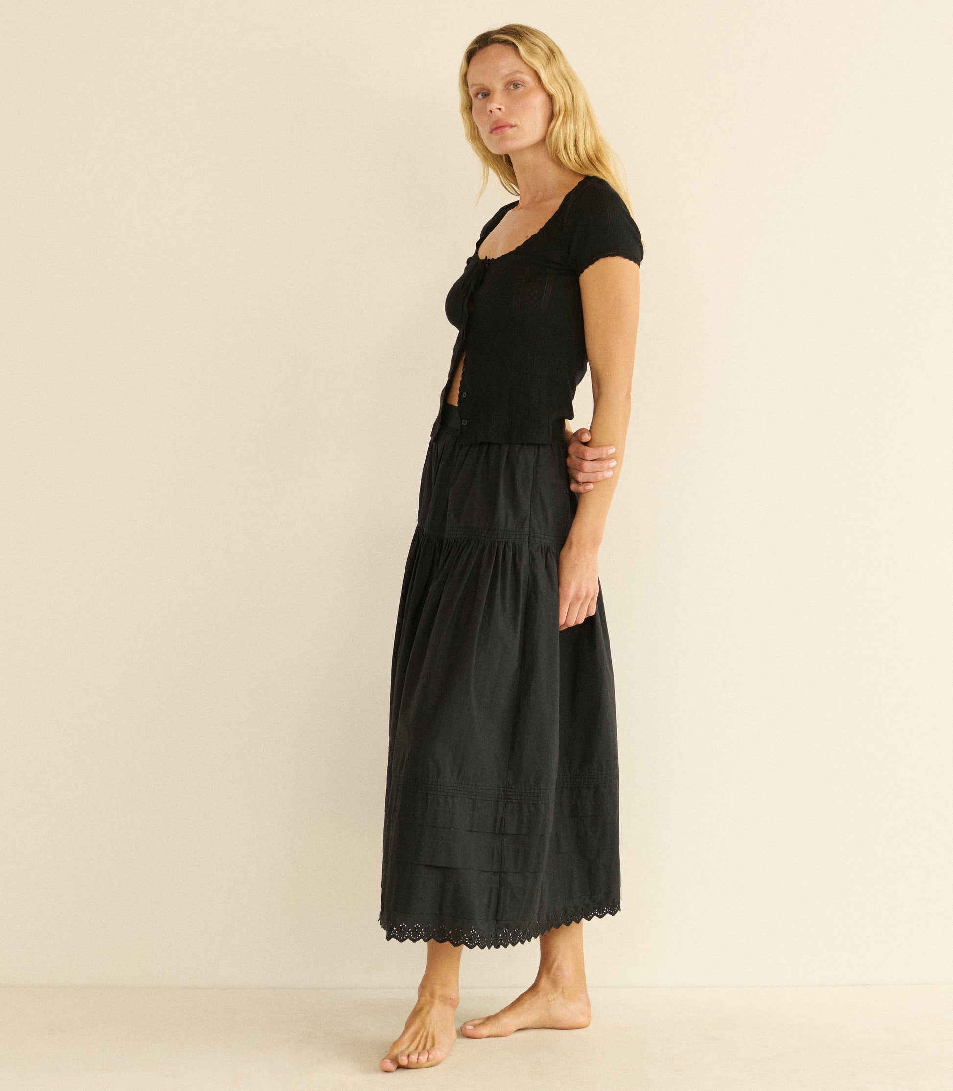 LARA TEE -- BLACK view 3
