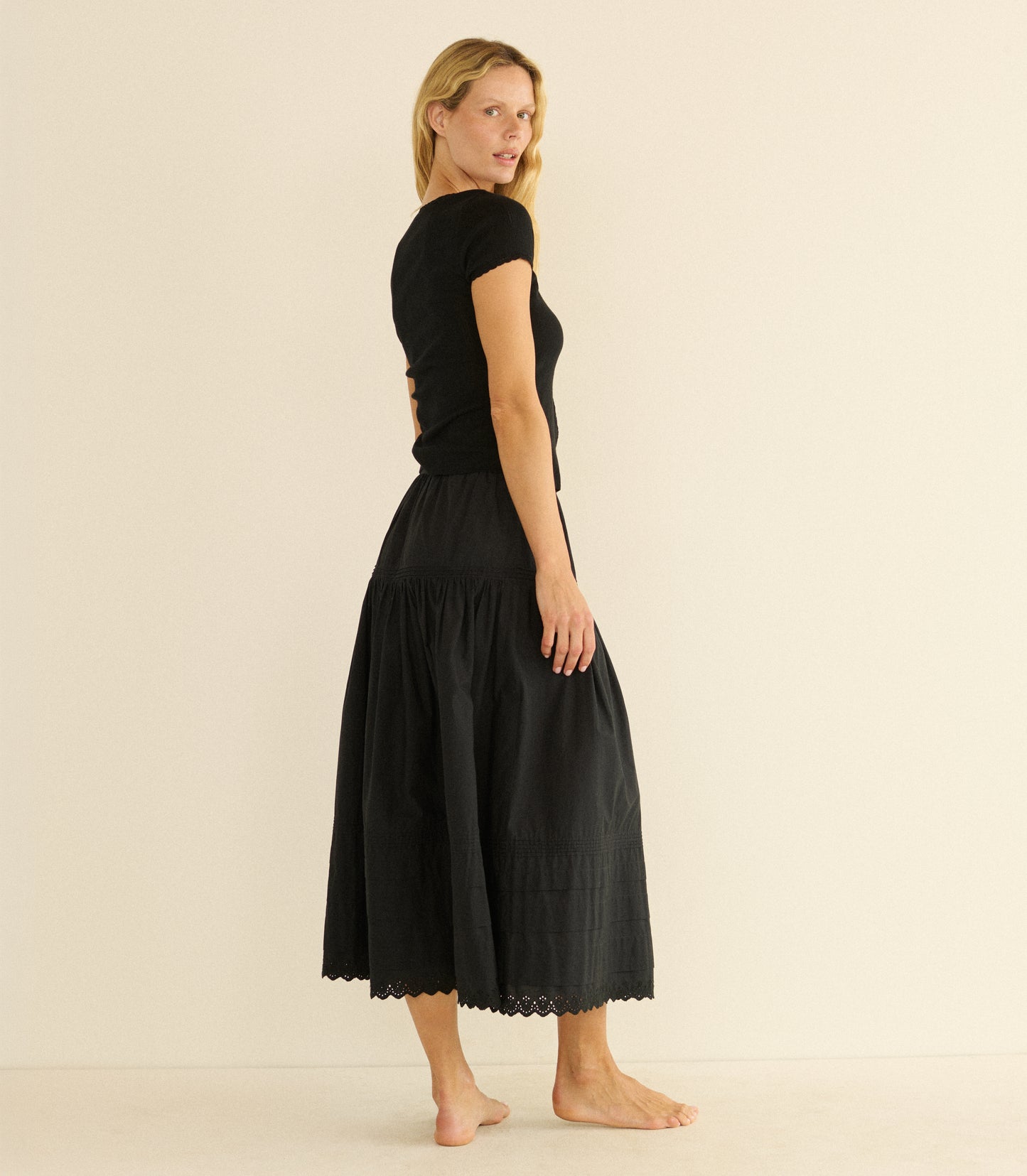 LARA TEE -- BLACK