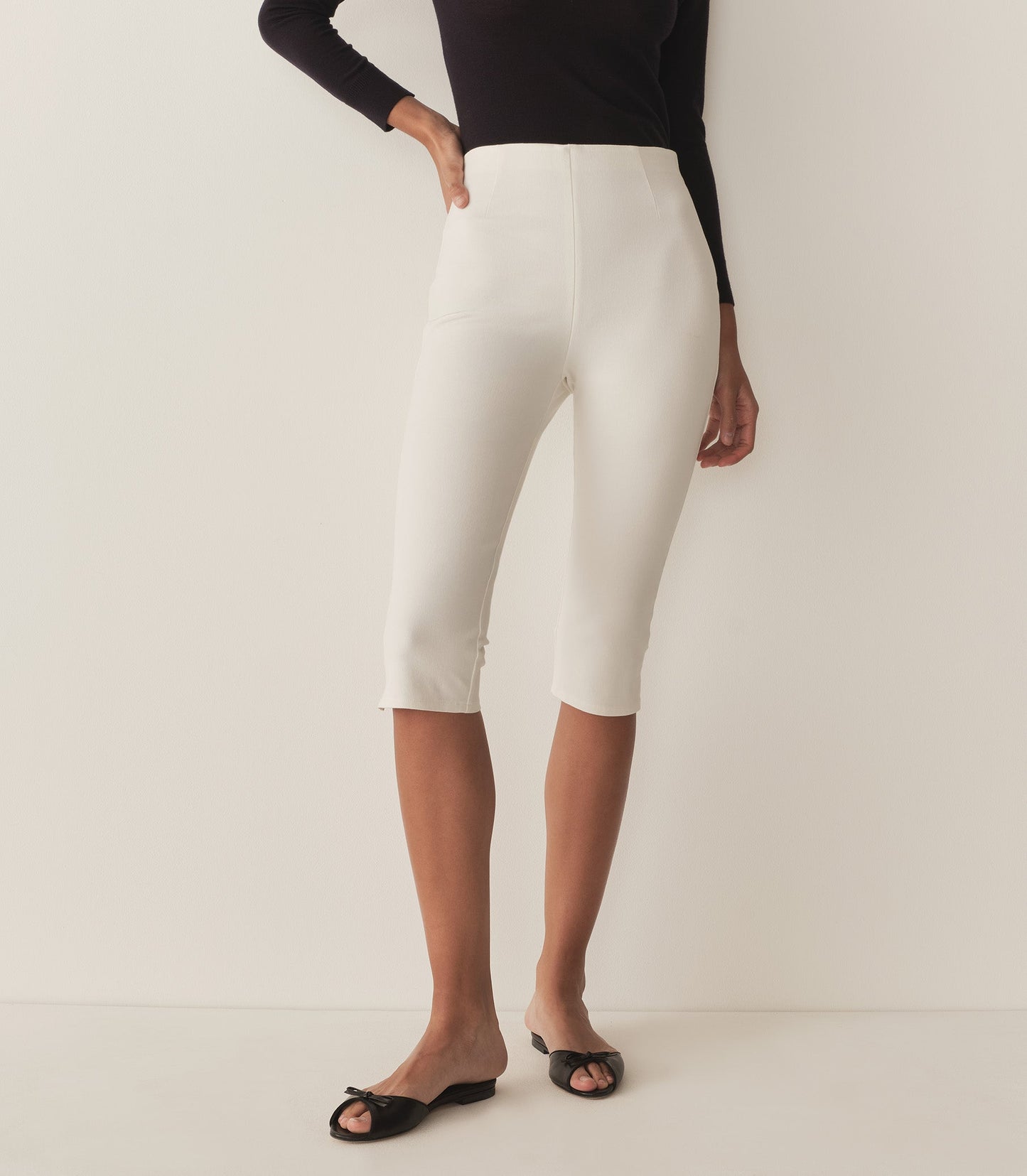 HMD -- LULA CAPRI PANT -- SALT