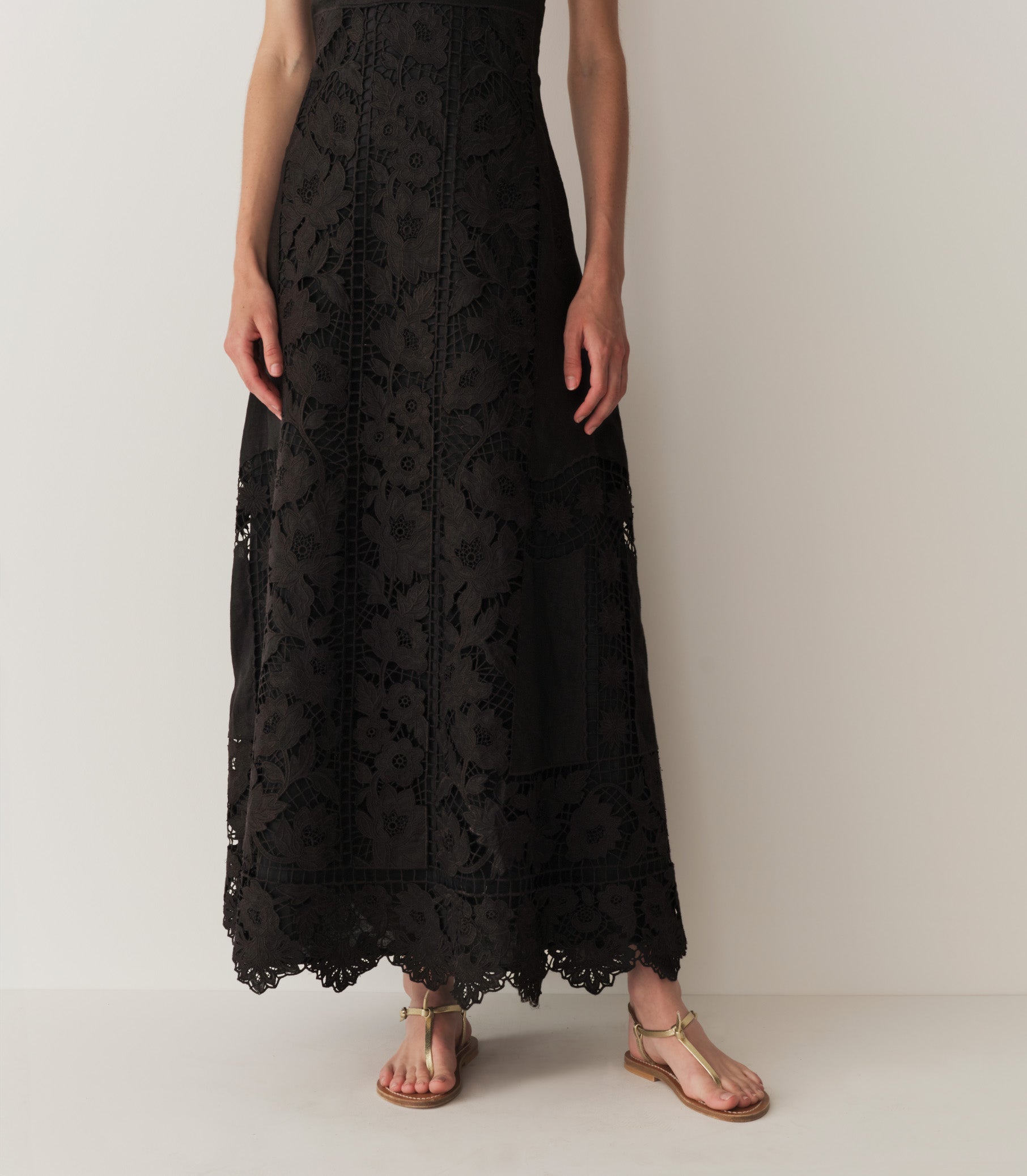 HMD -- MARIZA DRESS -- BLACK view 3
