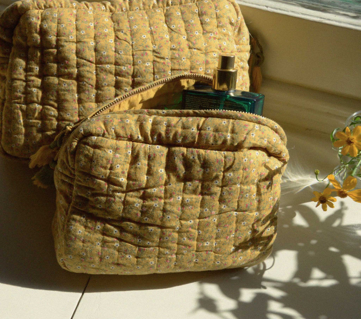 HMD -- HOLLOWAY PETITE QUILTED POUCH -- SUNSOAKED FOOTHILLS FLORAL