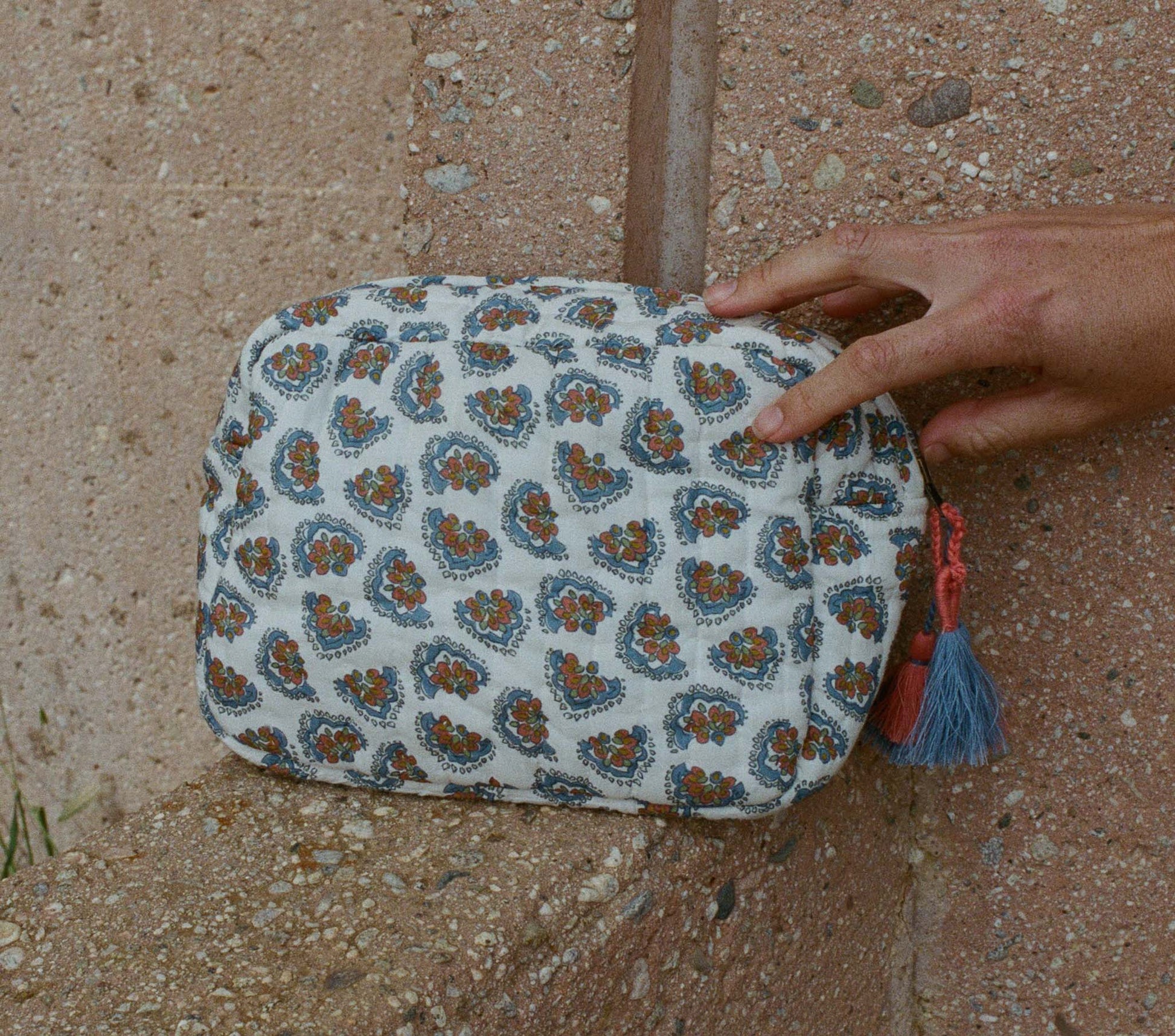 HOLLOWAY PETITE QUILTED POUCH -- SEA SALT BEDFORD PAISLEY view 3