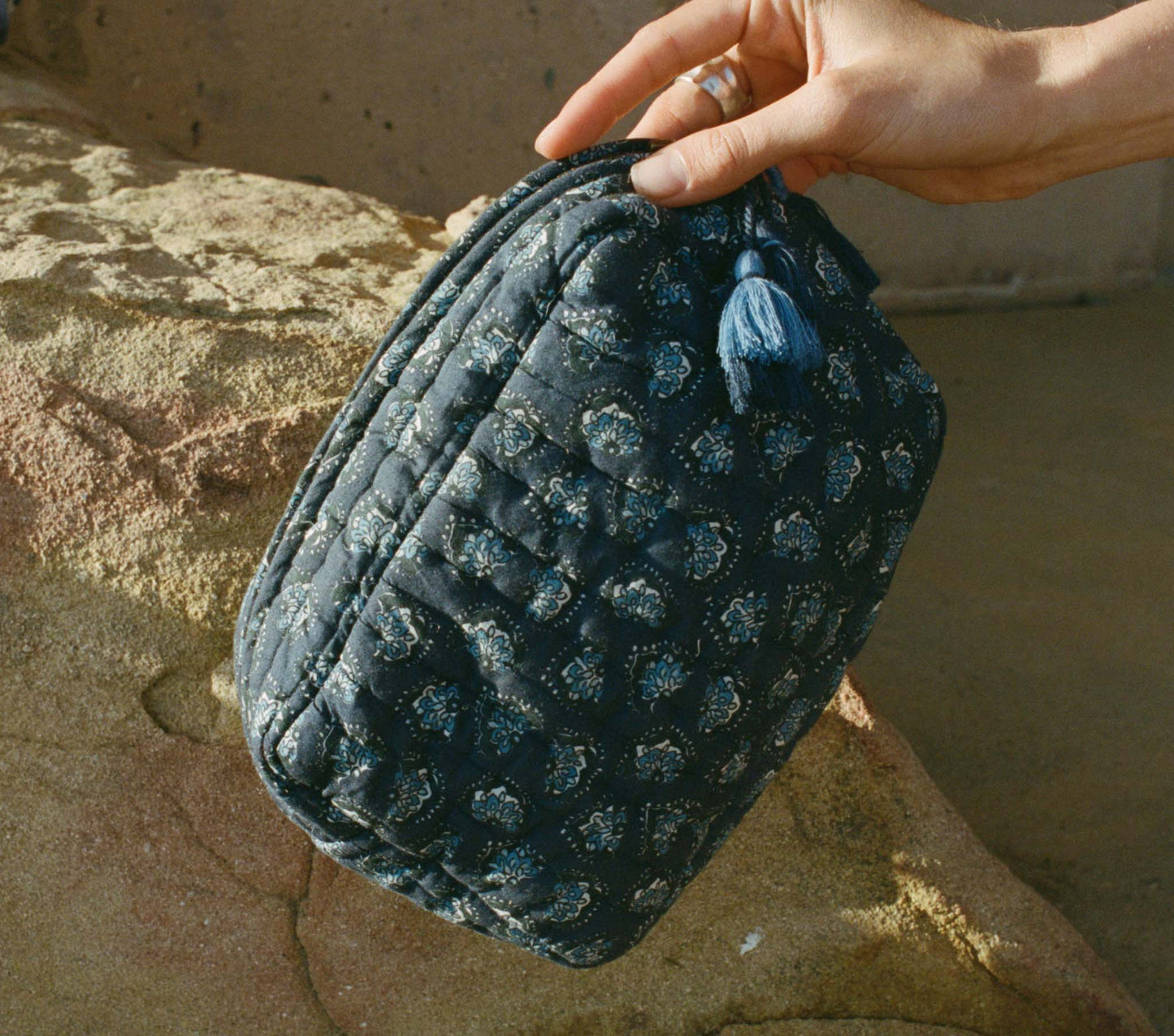 HOLLOWAY PETITE QUILTED POUCH -- BLEU BEDFORD PAISLEY