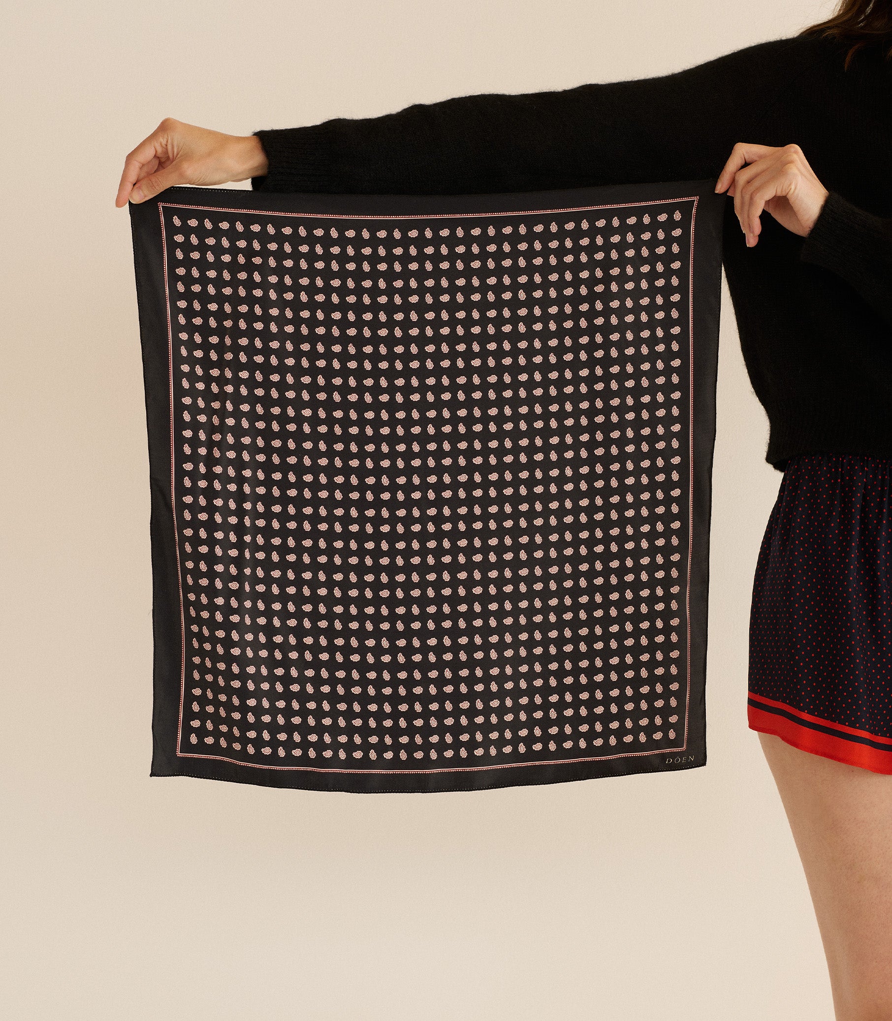 PETIT PENNY BANDANA -- CARDINALE FOULARD view 7