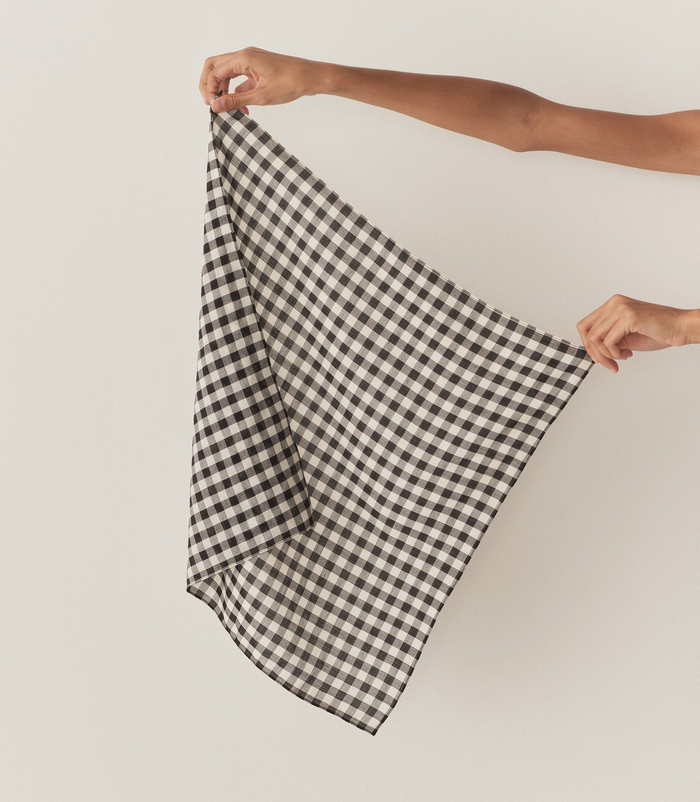 HMD -- PETIT PENNY BANDANA -- BLACK MARILYN GINGHAM