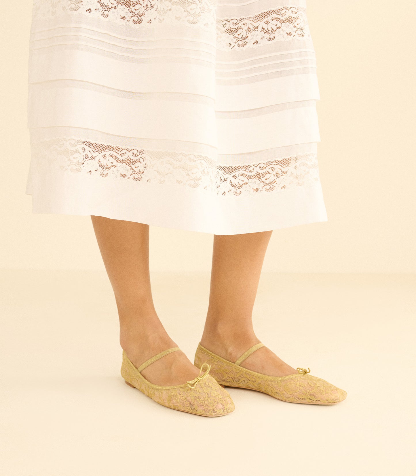 PILLAR MARY JANE -- GOLD LACE