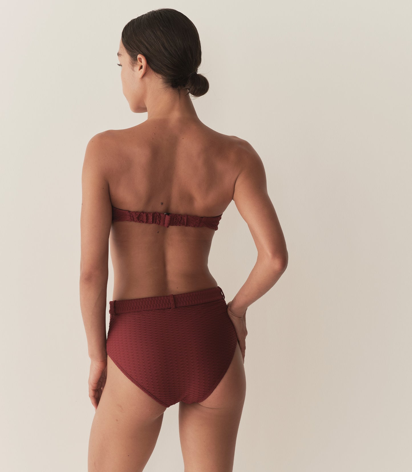Zahara wears a deep burgundy matching bikini set.