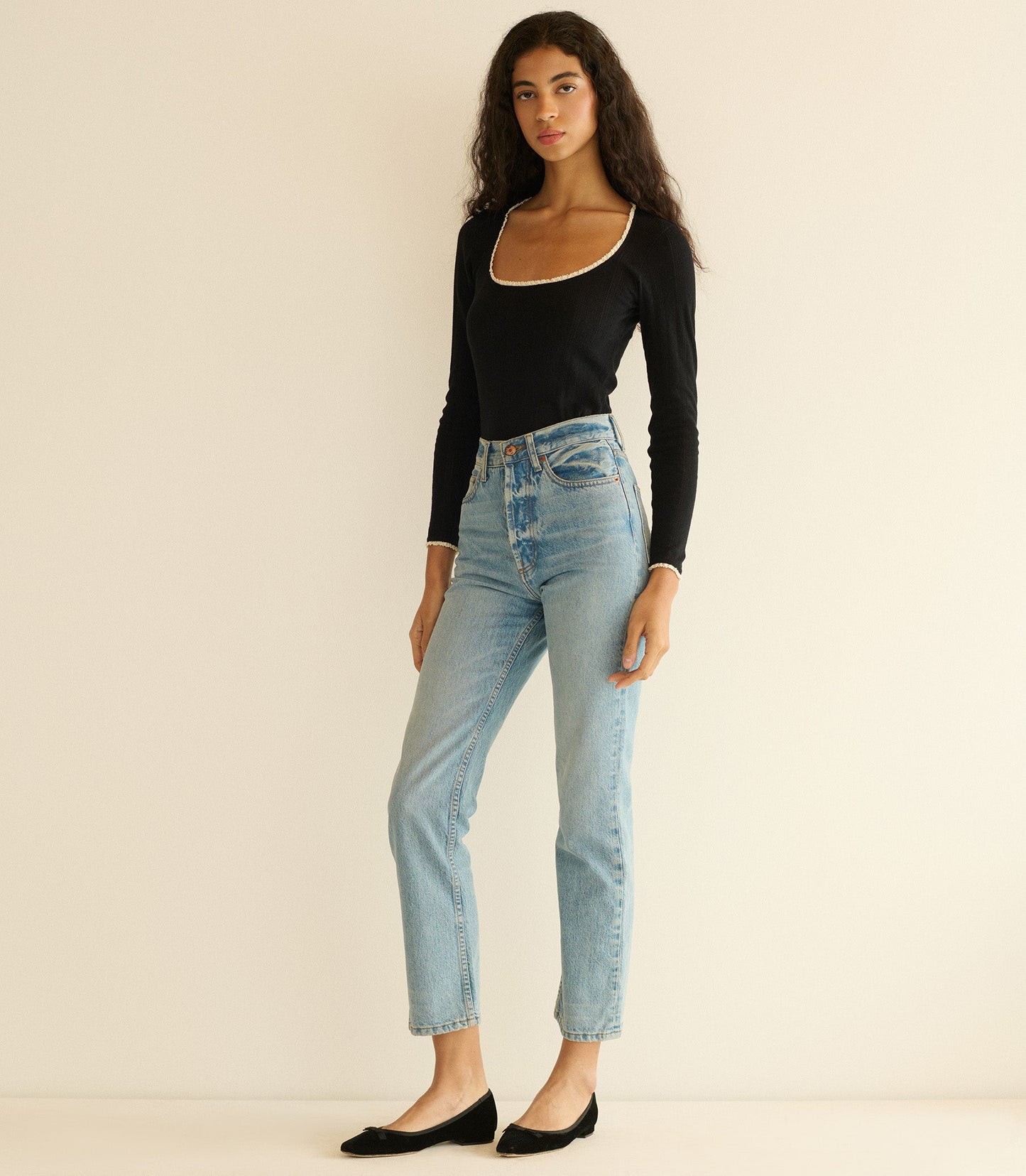 HMD -- ROMY TEE -- BLACK