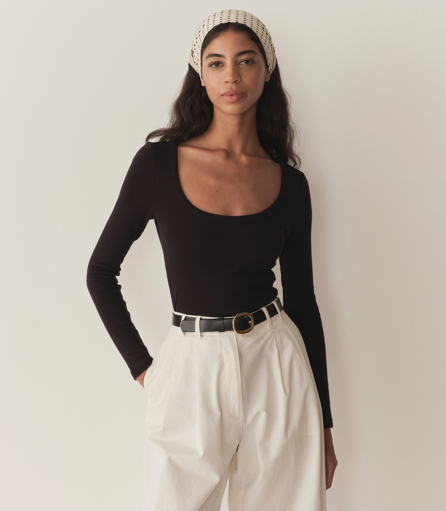 HMD -- ROMY TEE -- BLACK