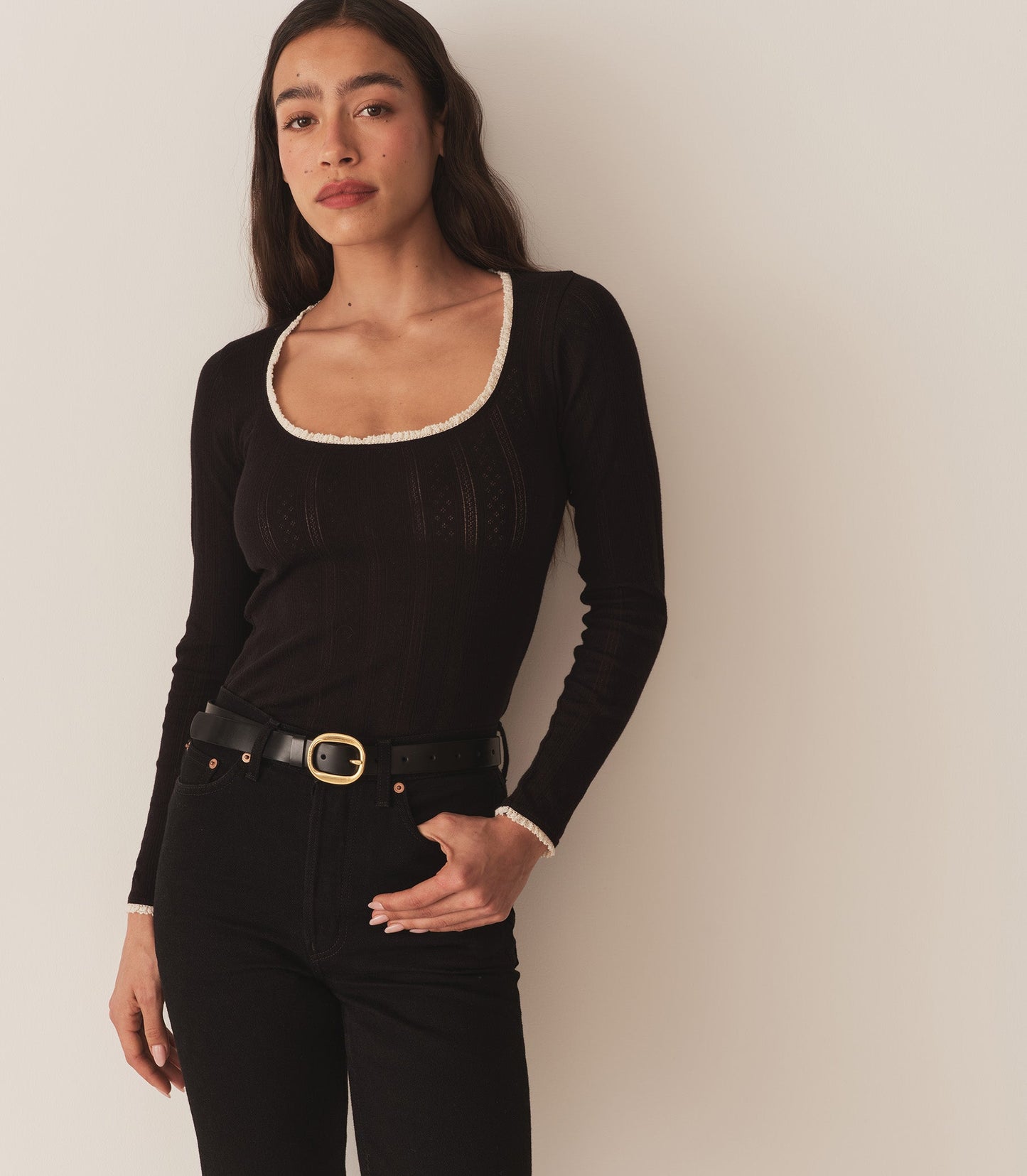 HMD -- ROMY TEE -- BLACK