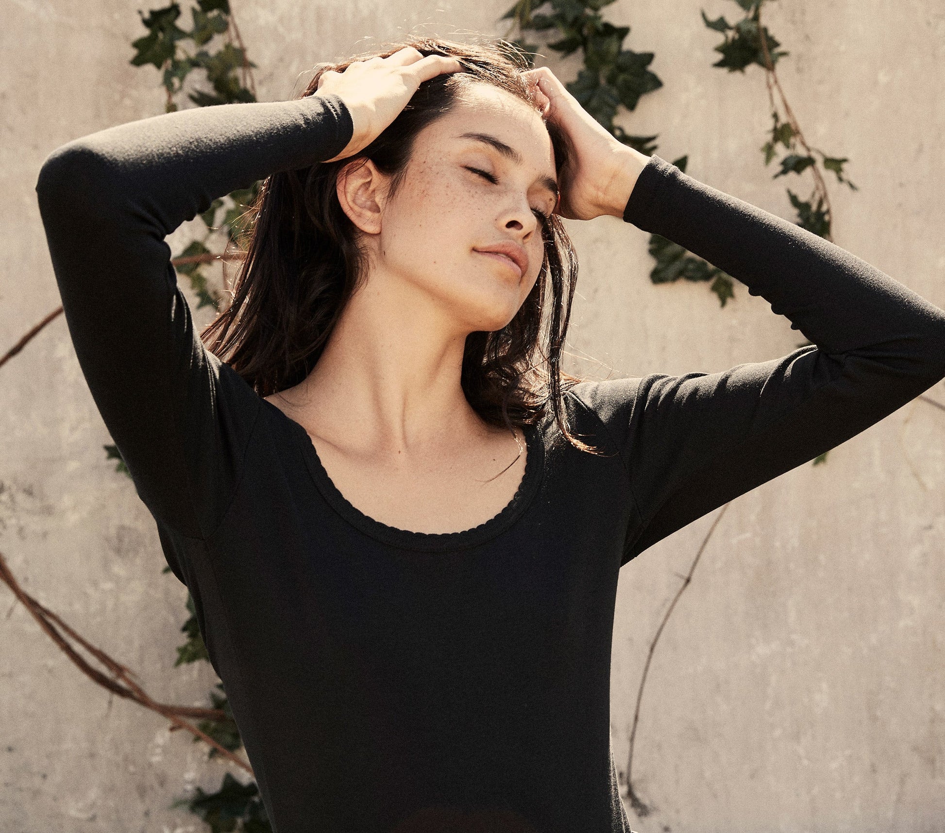 HMD -- ROMY TEE -- BLACK view 4
