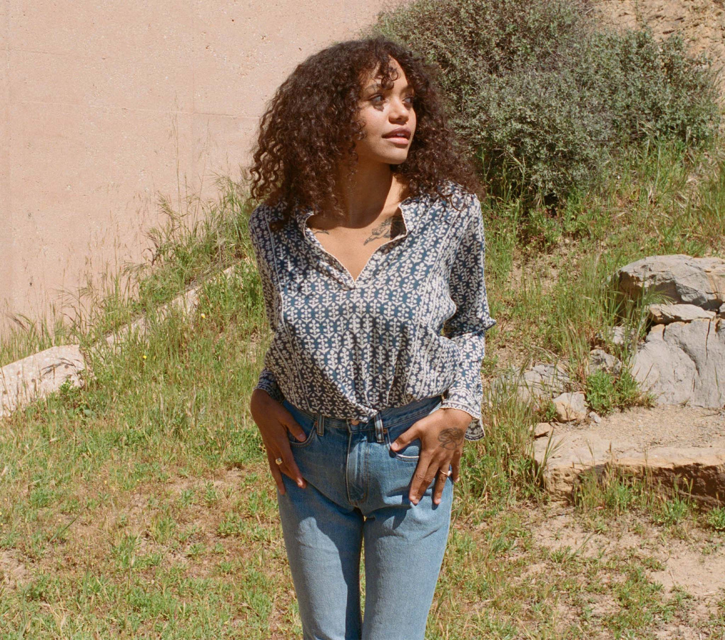 HMD -- SURI TOP -- SOLEDAD BLOOM