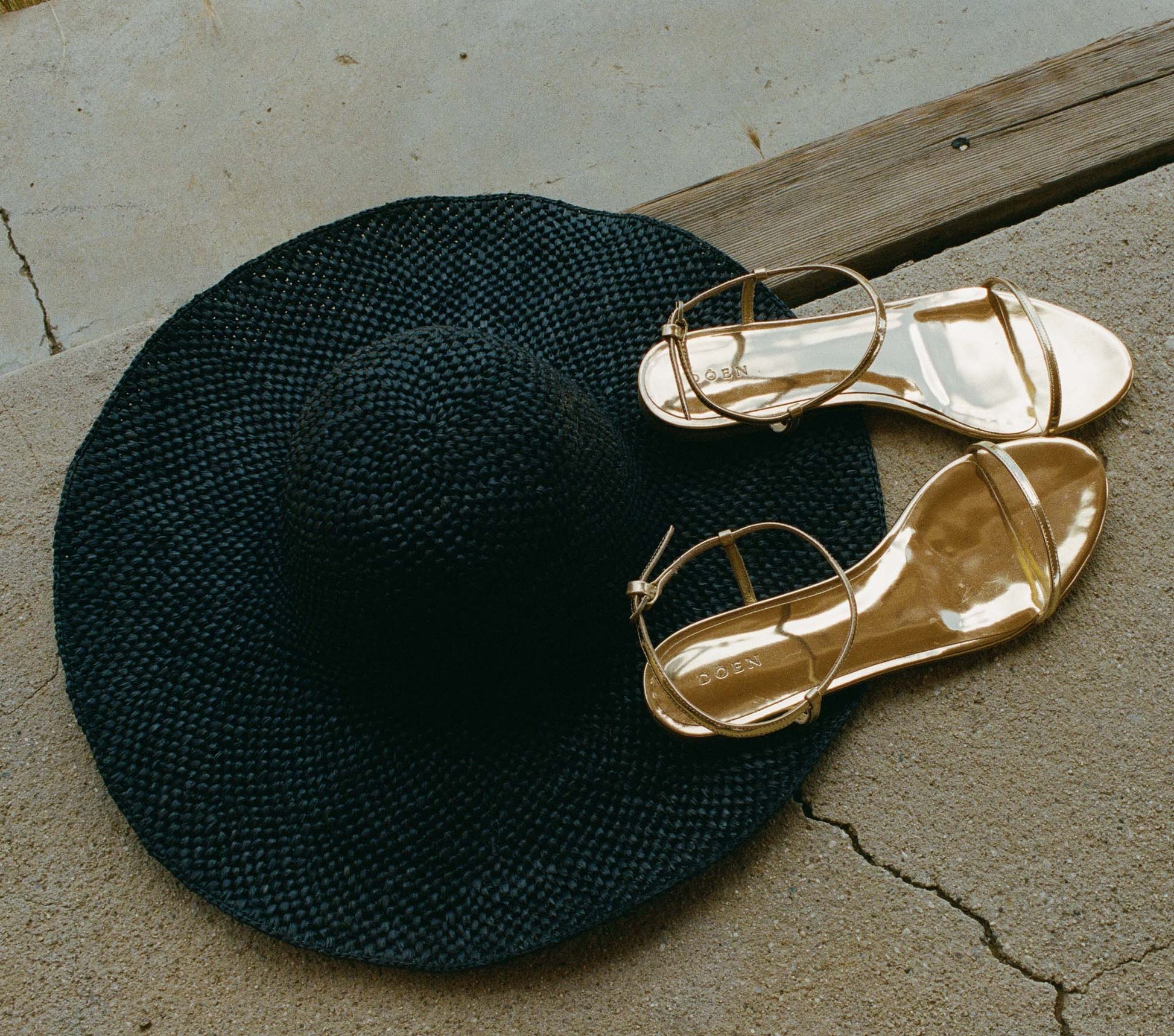 HMD -- TAFT HAT -- BLACK RAFFIA view 1
