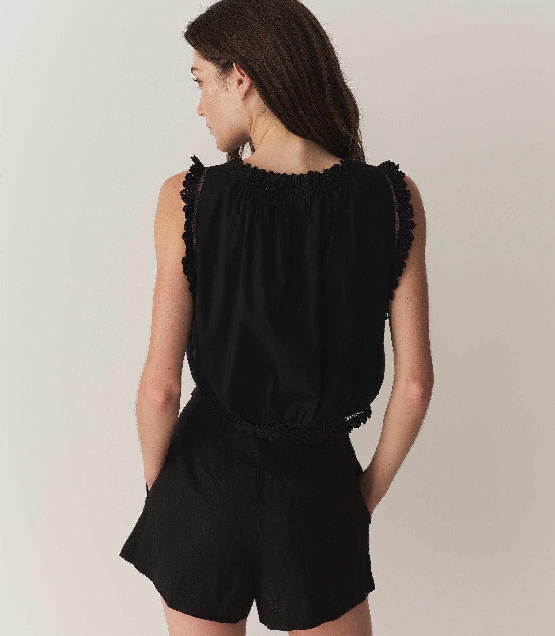 HMD -- LARUE LINEN SHORT -- BLACK view 2
