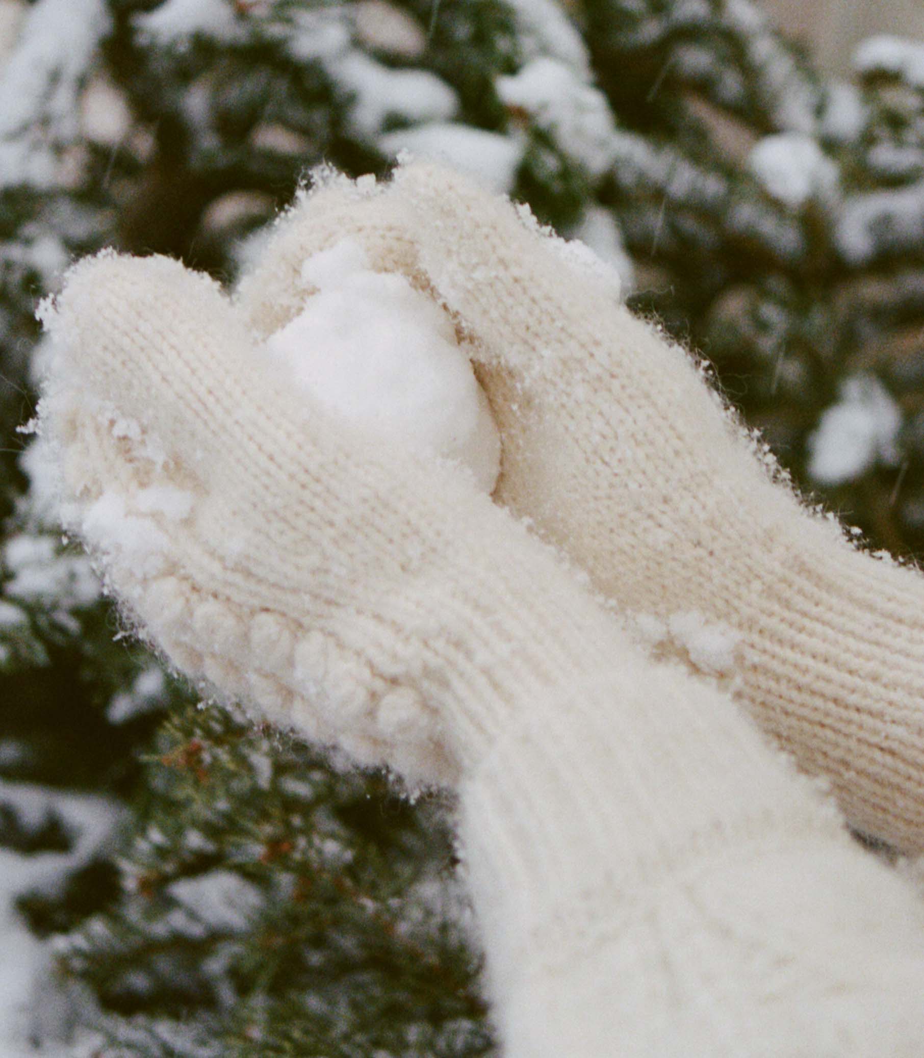 VERBIER MITTENS -- IVORY view 4
