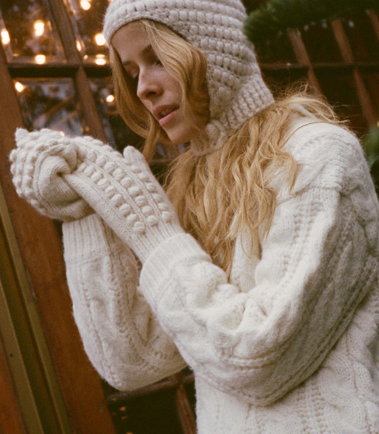 VERBIER MITTENS -- IVORY