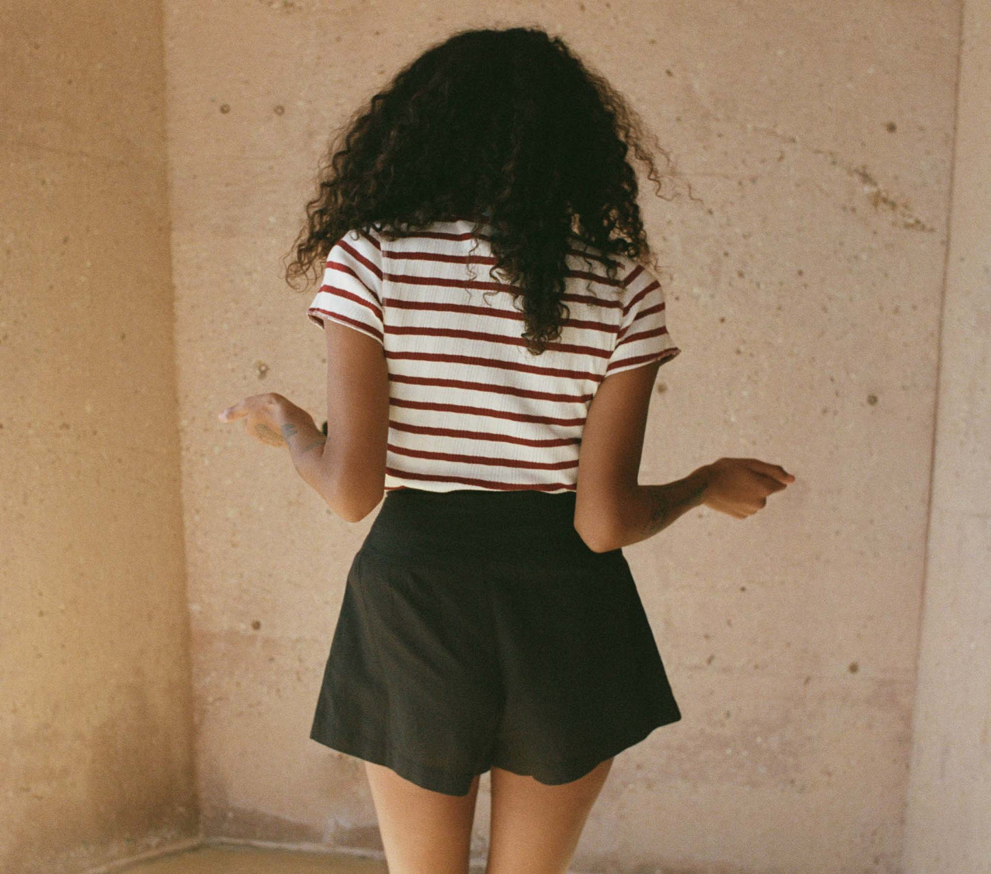 HMD -- VIVI TEE -- AUBURN SAN SIMEON STRIPE