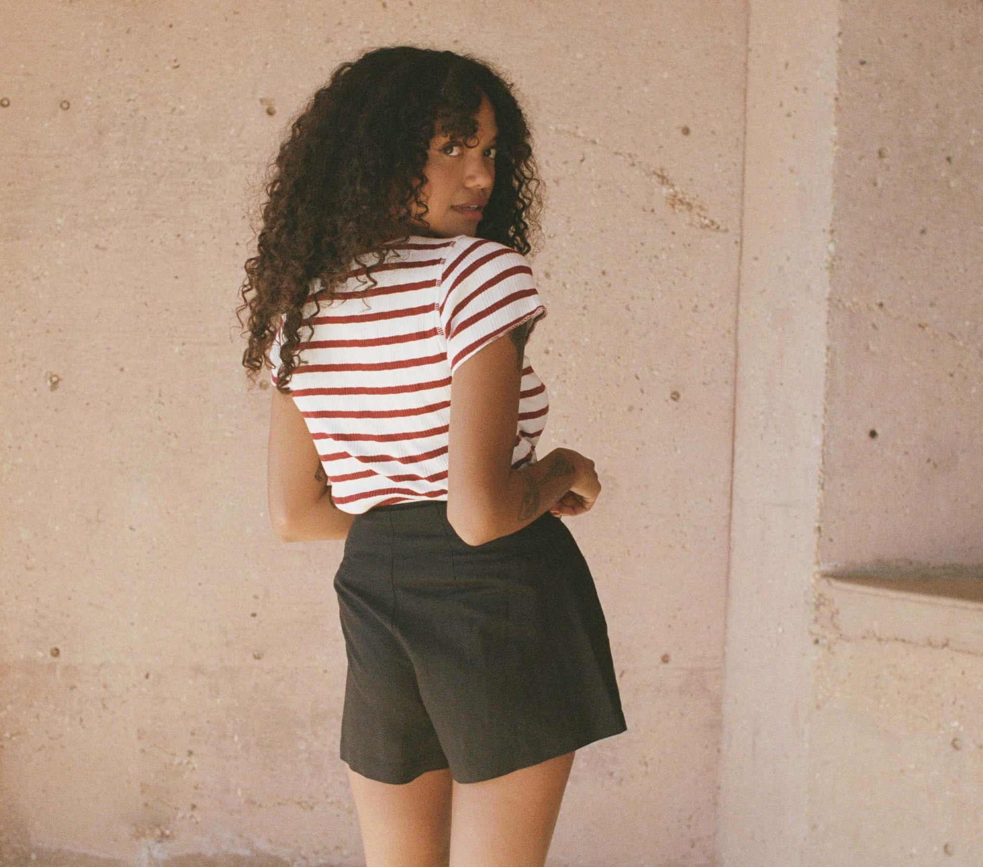 HMD -- VIVI TEE -- AUBURN SAN SIMEON STRIPE view 5
