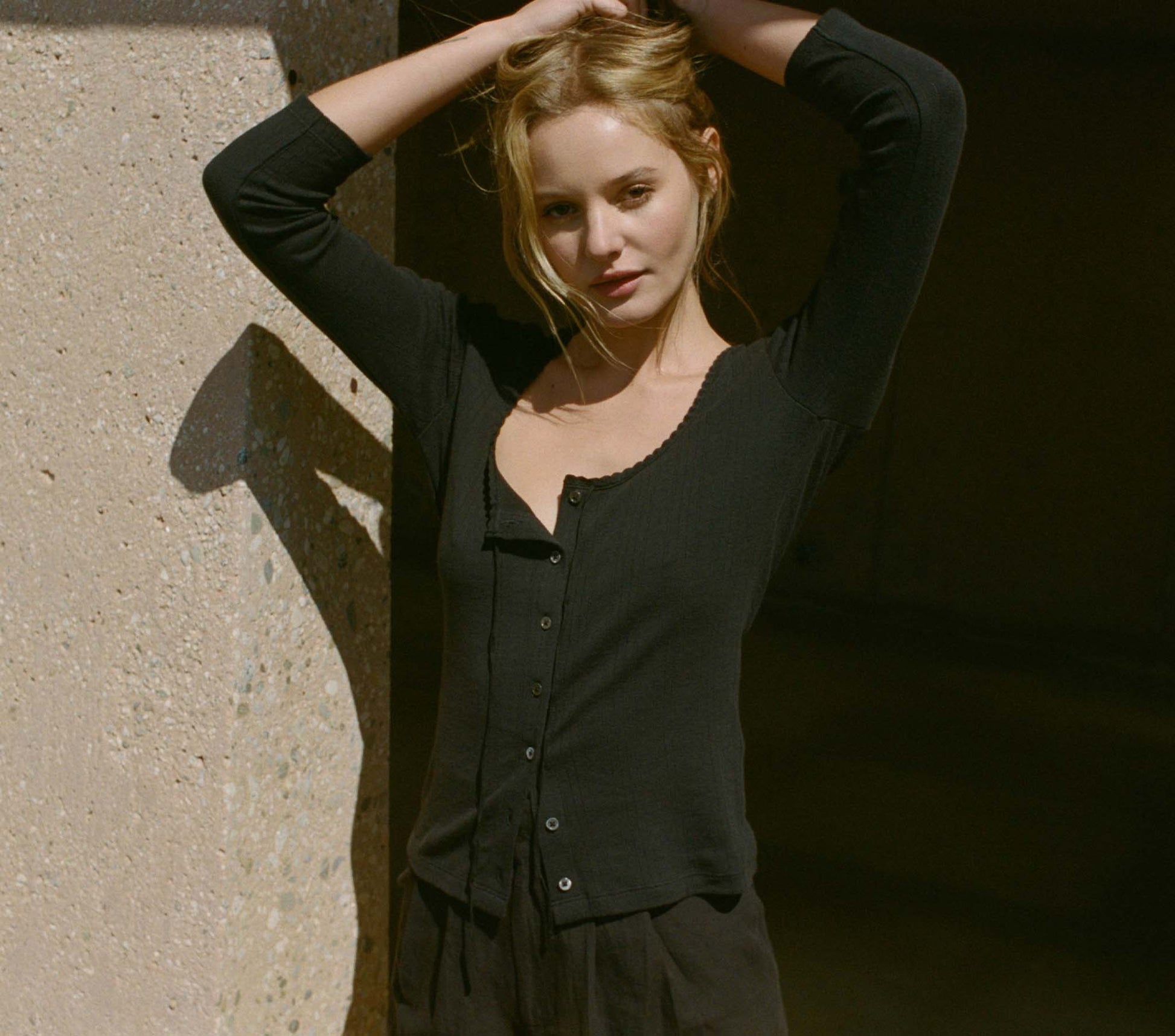 HMD -- VIVIENNE TEE -- BLACK view 2
