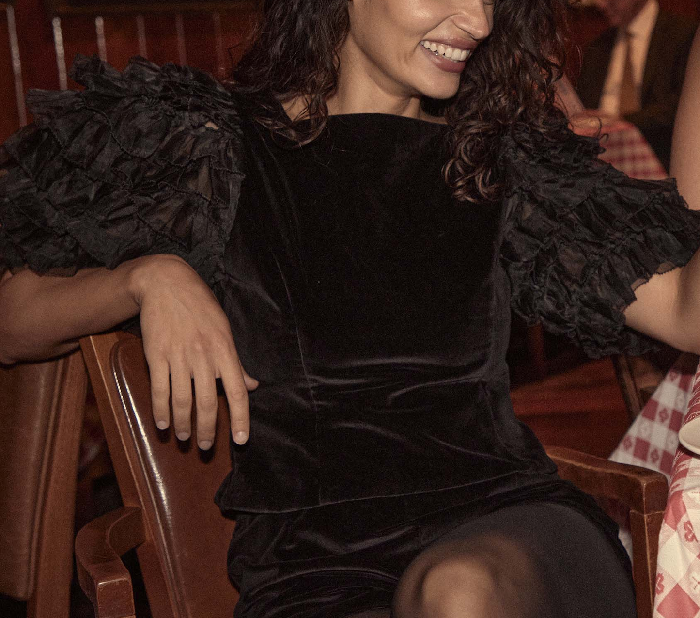 HMD -- CLARETTE TOP -- BLACK