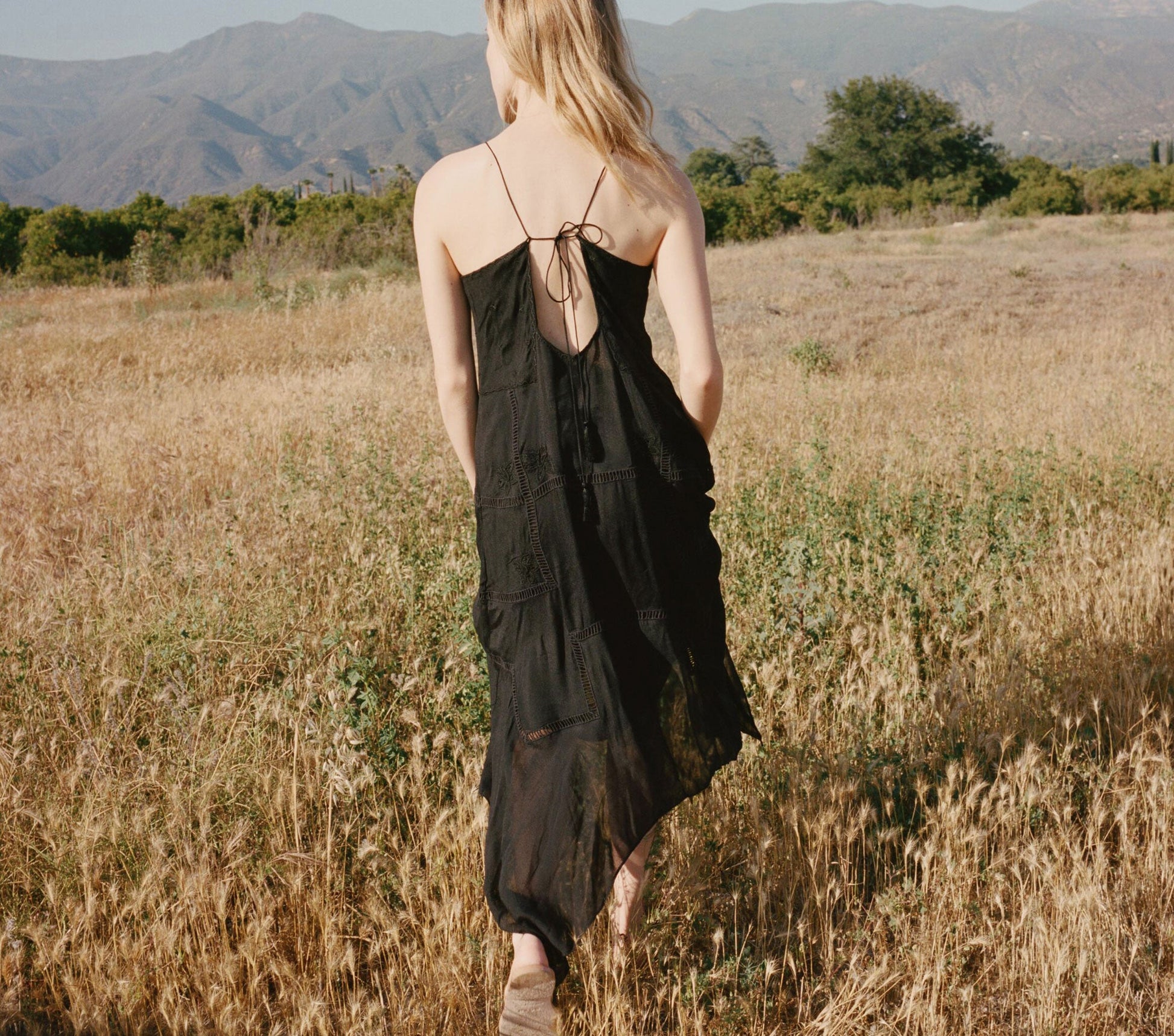 HMD -- HANDKERCHIEF DRESS -- Black view 2
