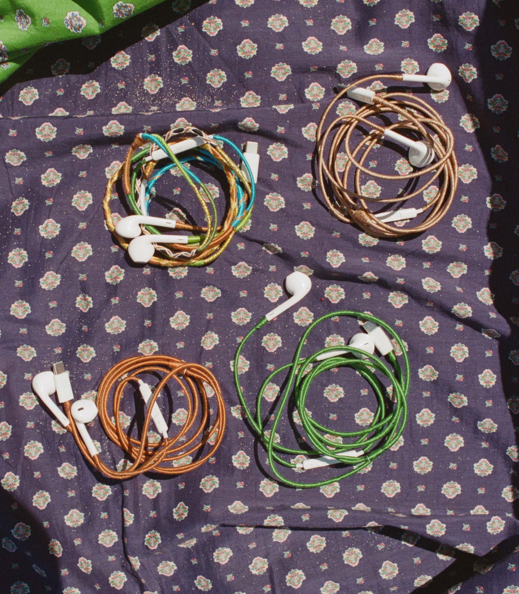 LE POM POM &amp; DÔEN HEADPHONES -- COCONUT view 5
