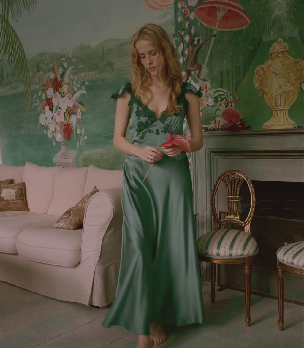 fiona green dress -- DULAC video NA-12.19.24AM