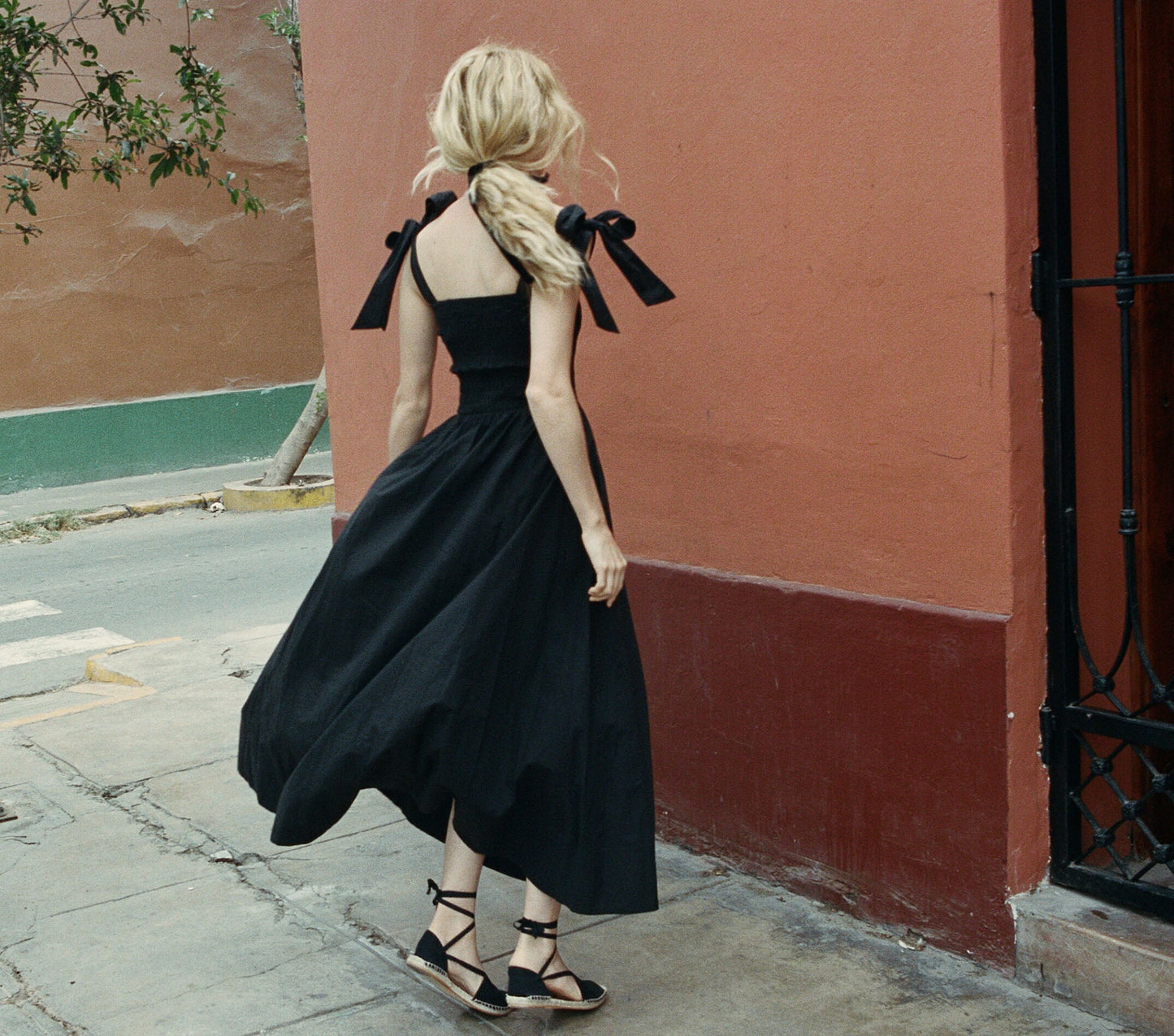 HMD -- JASMINE DRESS -- BLACK