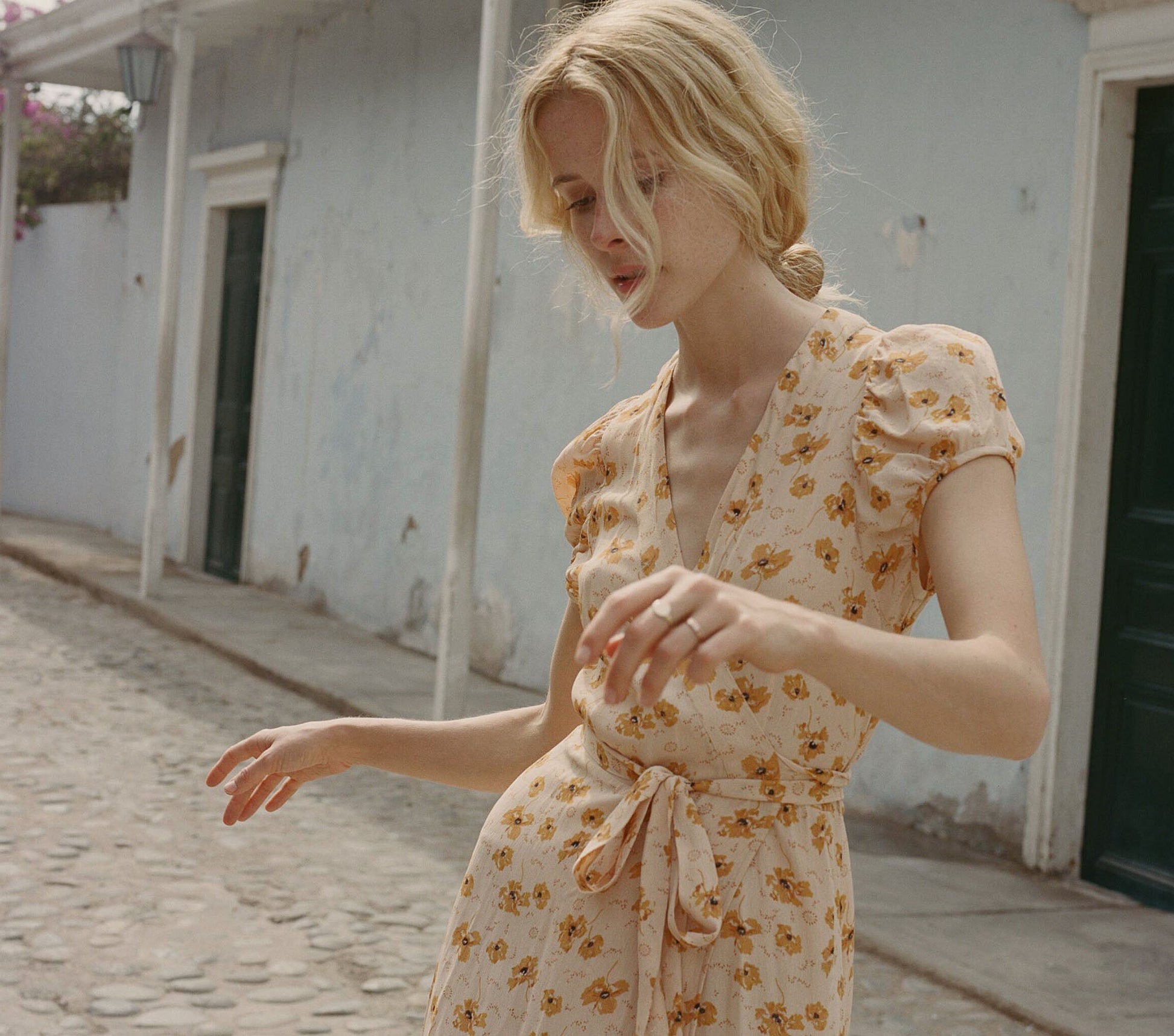 HMD -- AURORA DRESS -- SUNNY ANEMONE FLORAL view 4
