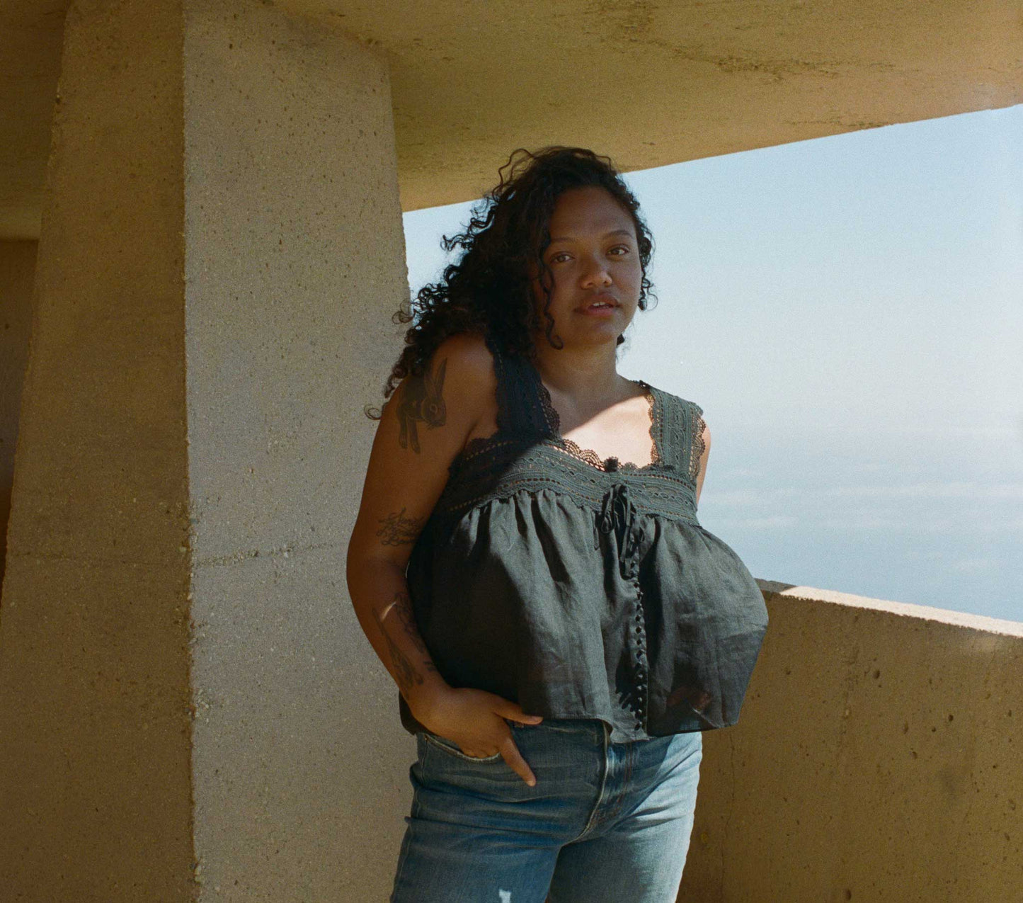 HMD -- VERA TANK -- BLACK
