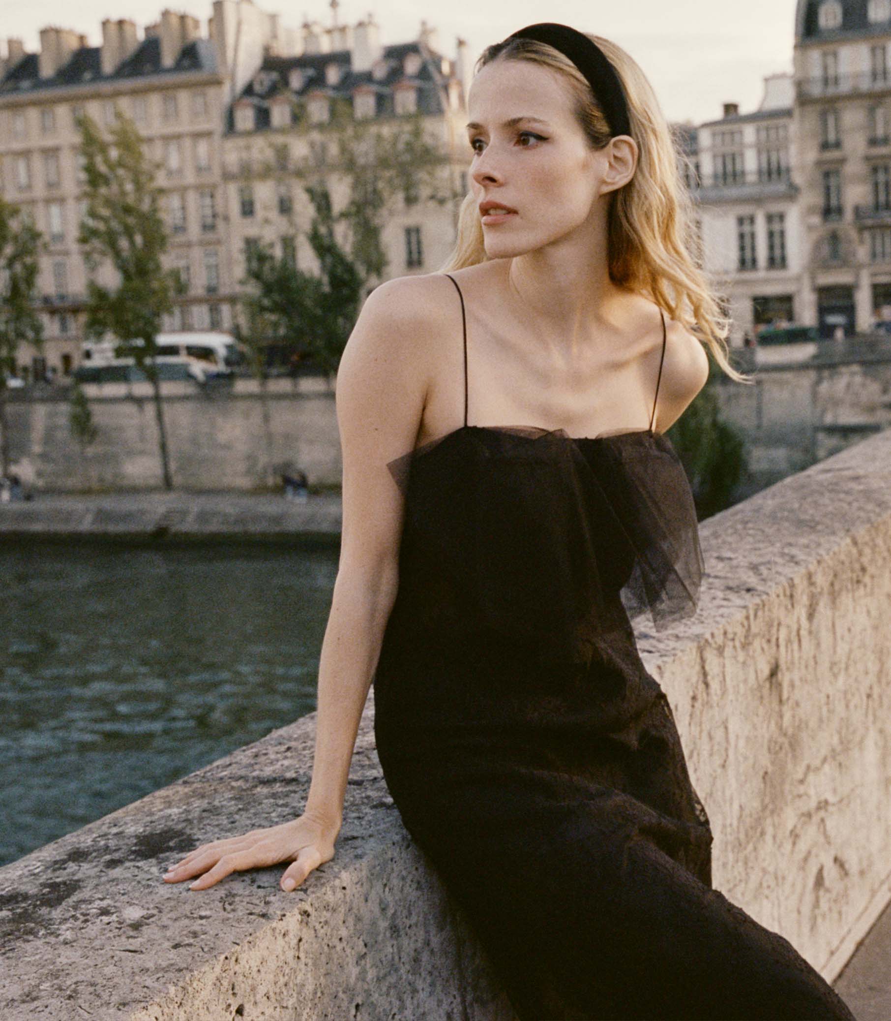 HMD -- AURINA DRESS -- BLACK view 2
