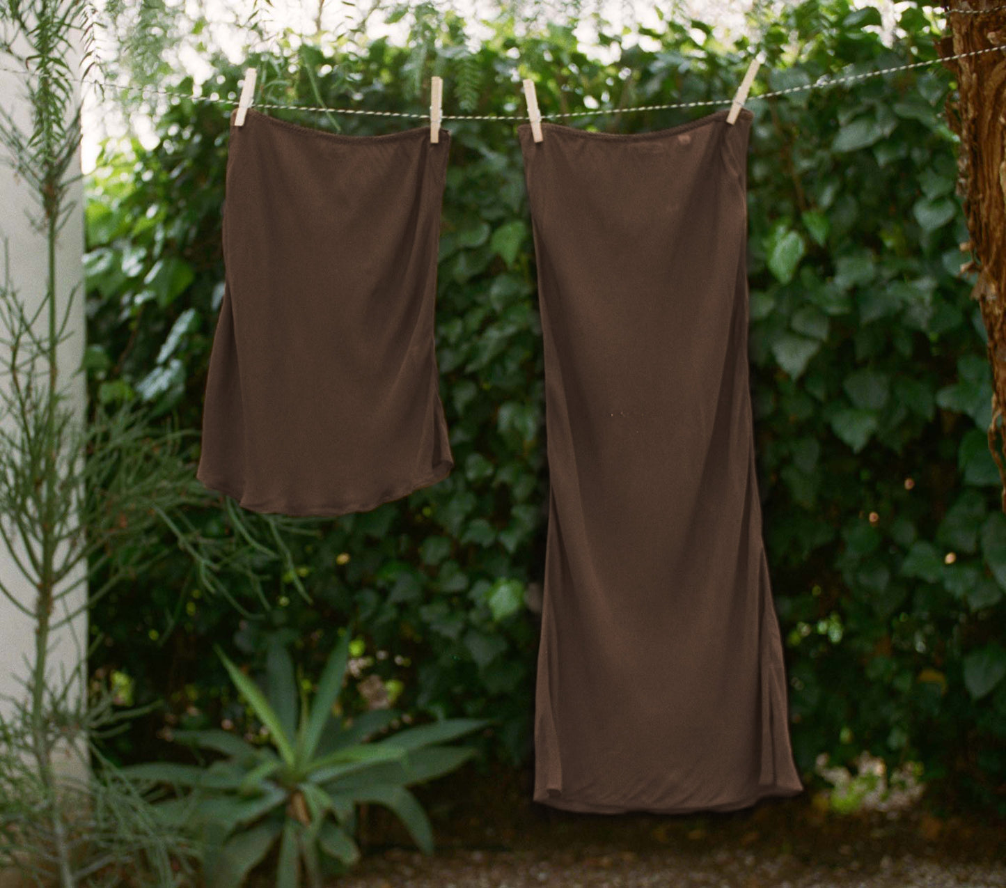 LONG SKIRT SLIP -- UMBER