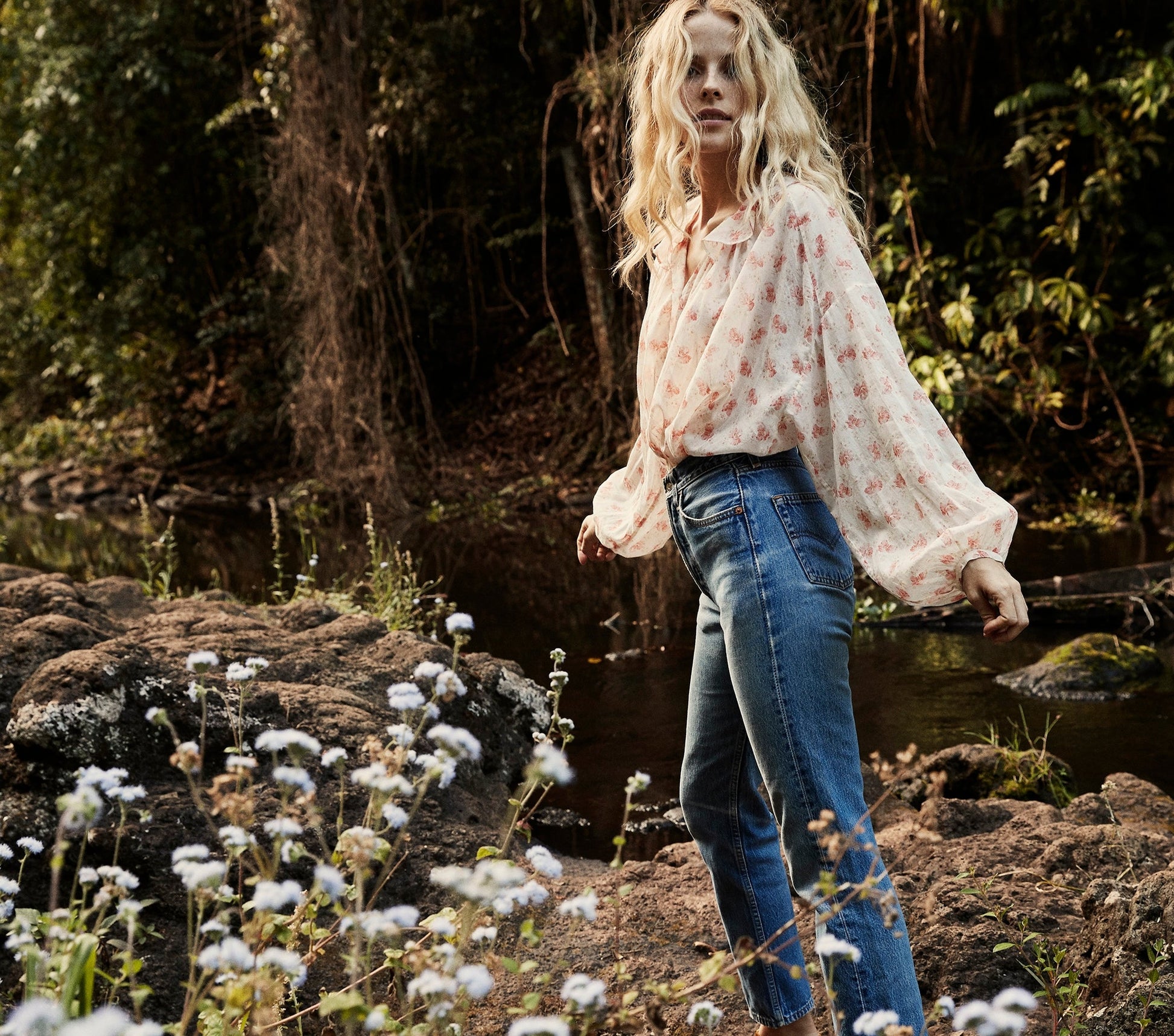 HMD -- ROSEBAY TOP -- WHITE POPPY PRINT view 2

