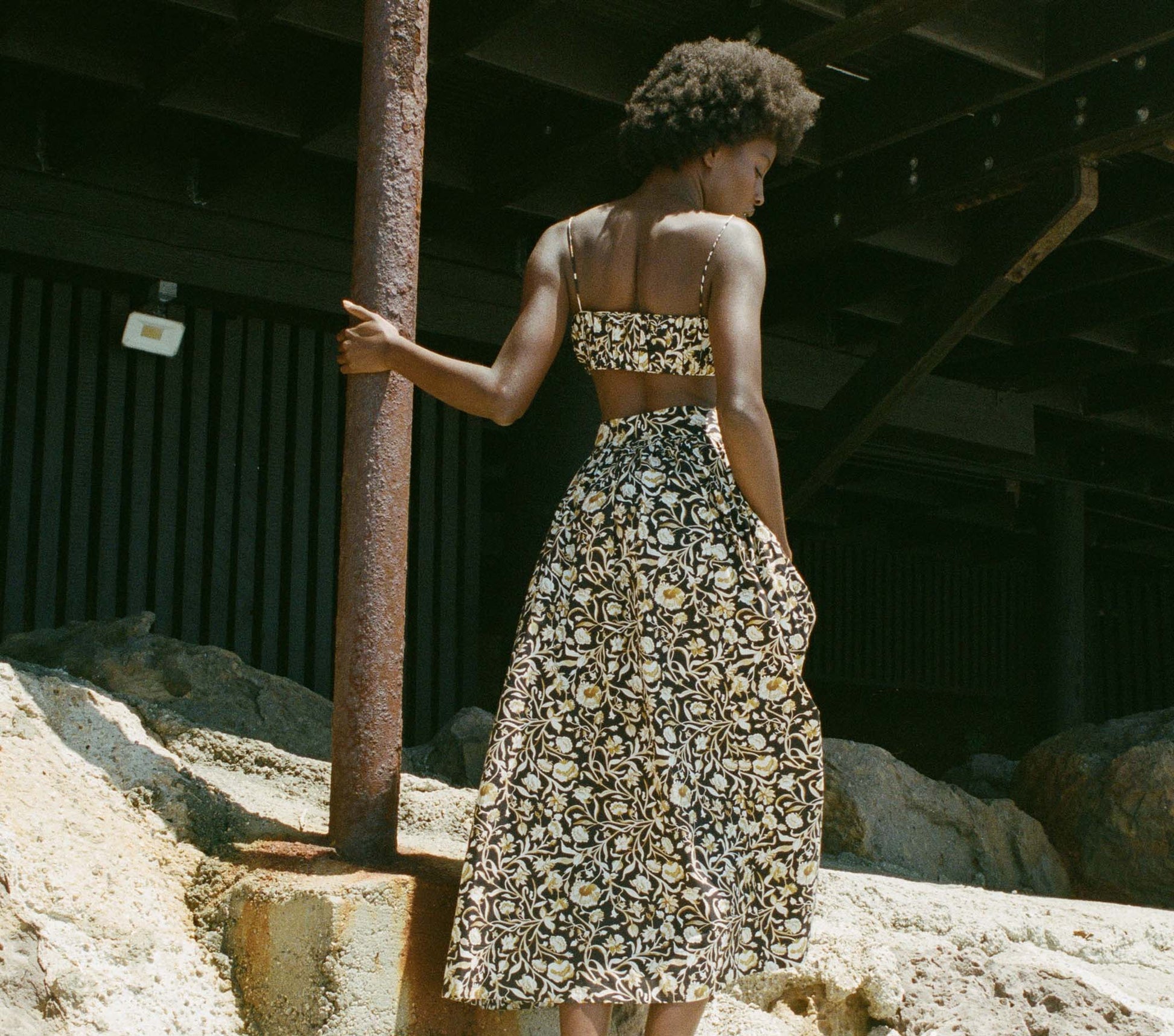 HMD -- AMORA TOP -- NOIR COLUMBIA STREET FLORAL view 4
