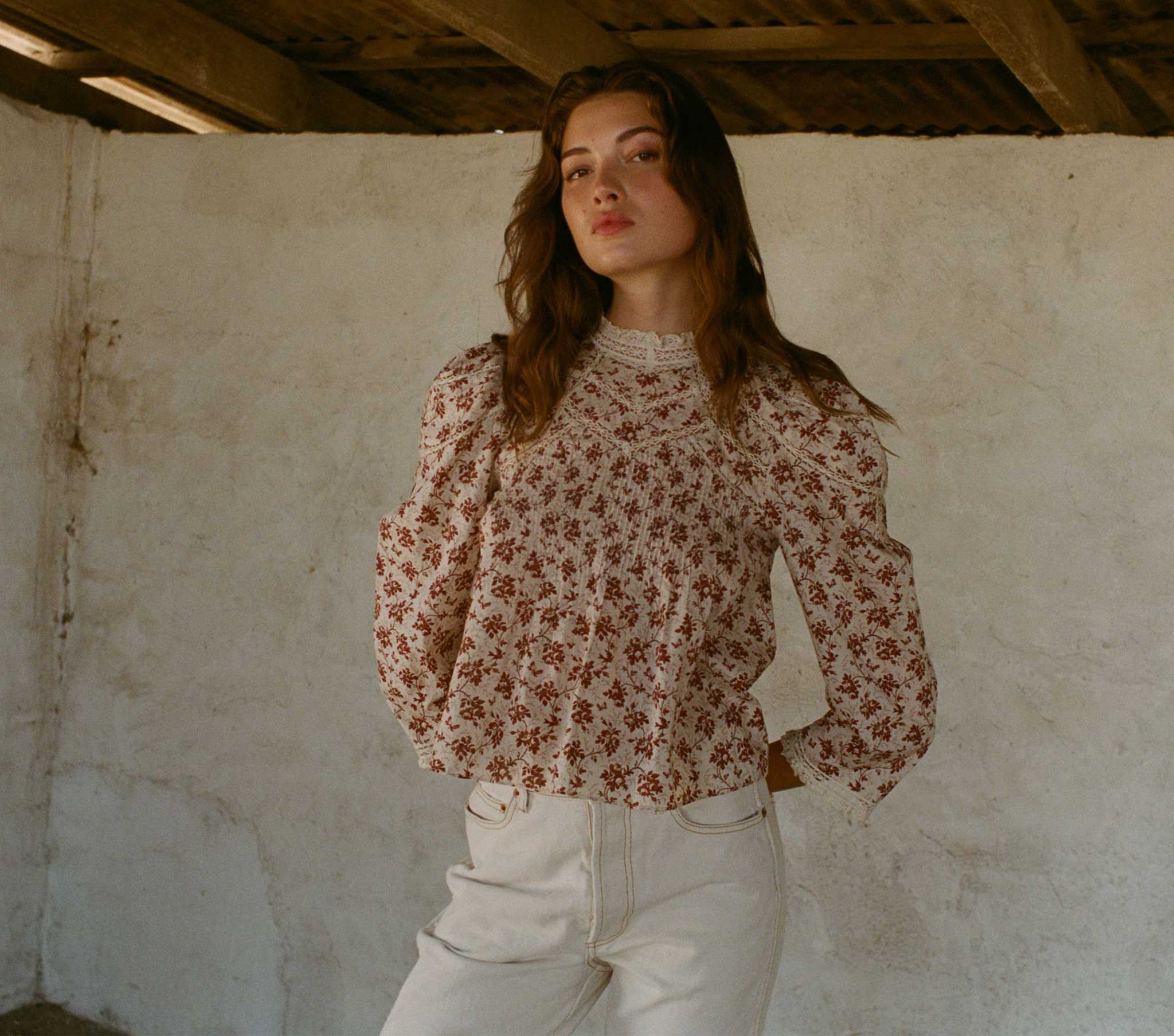 HMD -- ANNETTE TOP -- BURGUNDY SONGBIRD TOILE