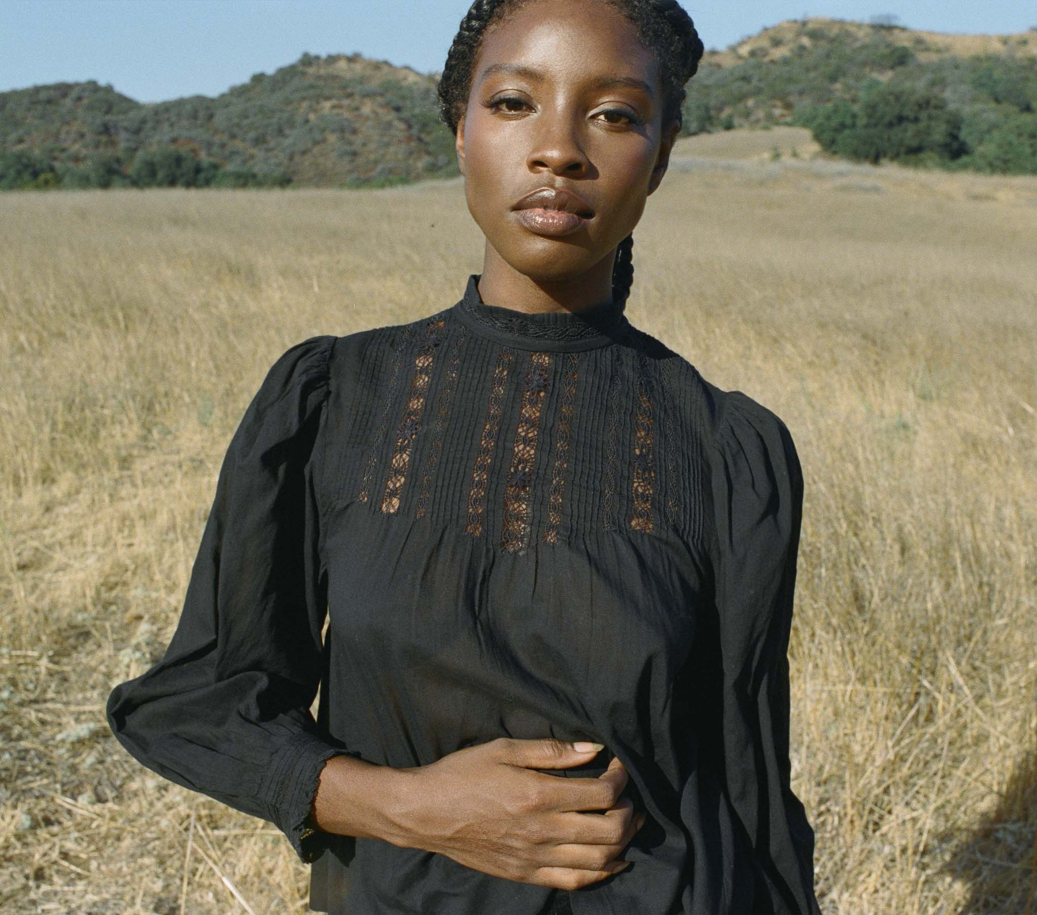 HMD -- ANTONIA TOP -- BLACK
