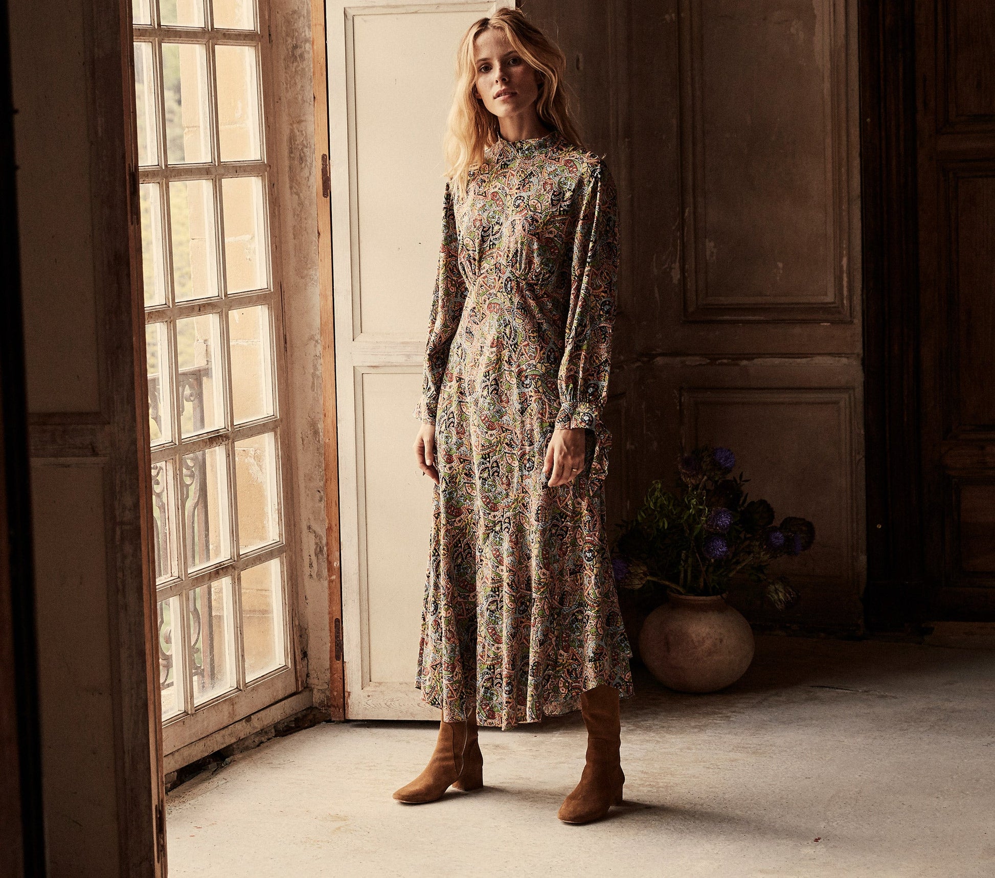 HMD -- ALDA DRESS -- MUSEO PAISLEY PRINT view 2
