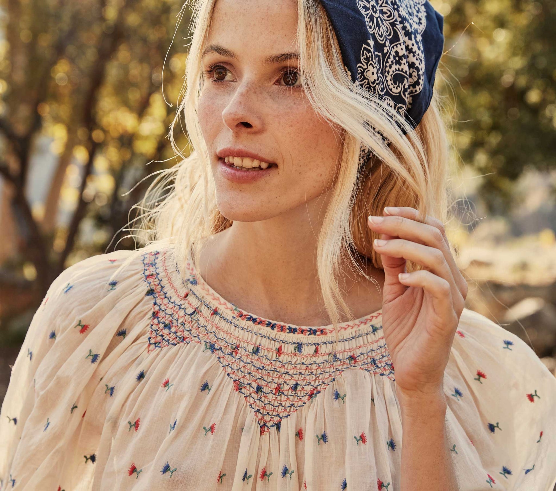 HMD -- AMNA TOP -- CREAM CARNATION EMBROIDERY view 3
