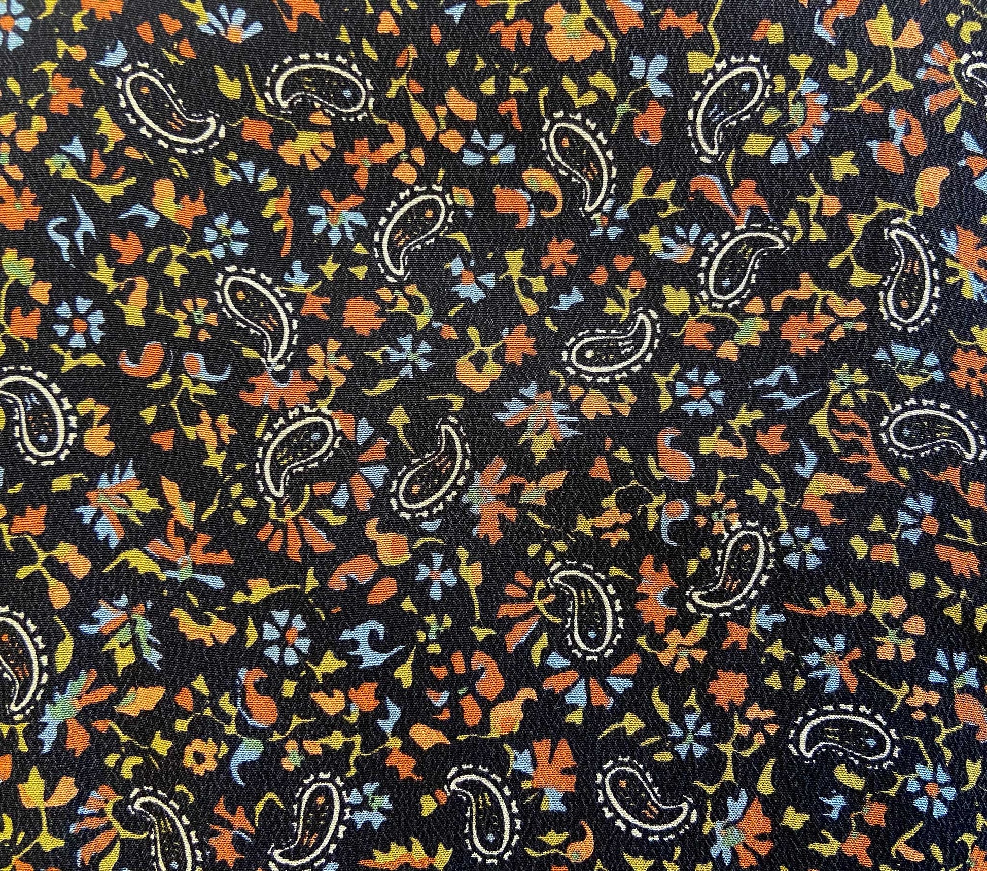 HMD -- SAVONA TOP -- BLACK SAINT CLAUDE PAISLEY view 4
