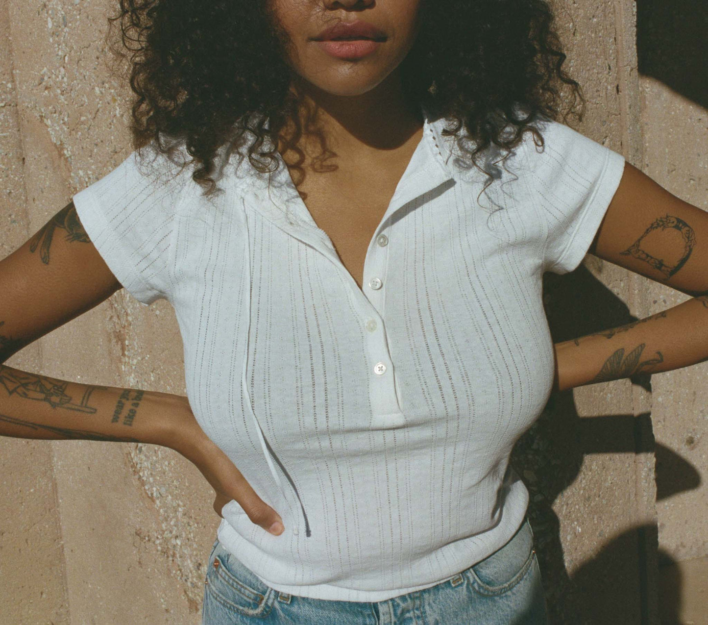 HMD -- BRIE TEE -- SALT