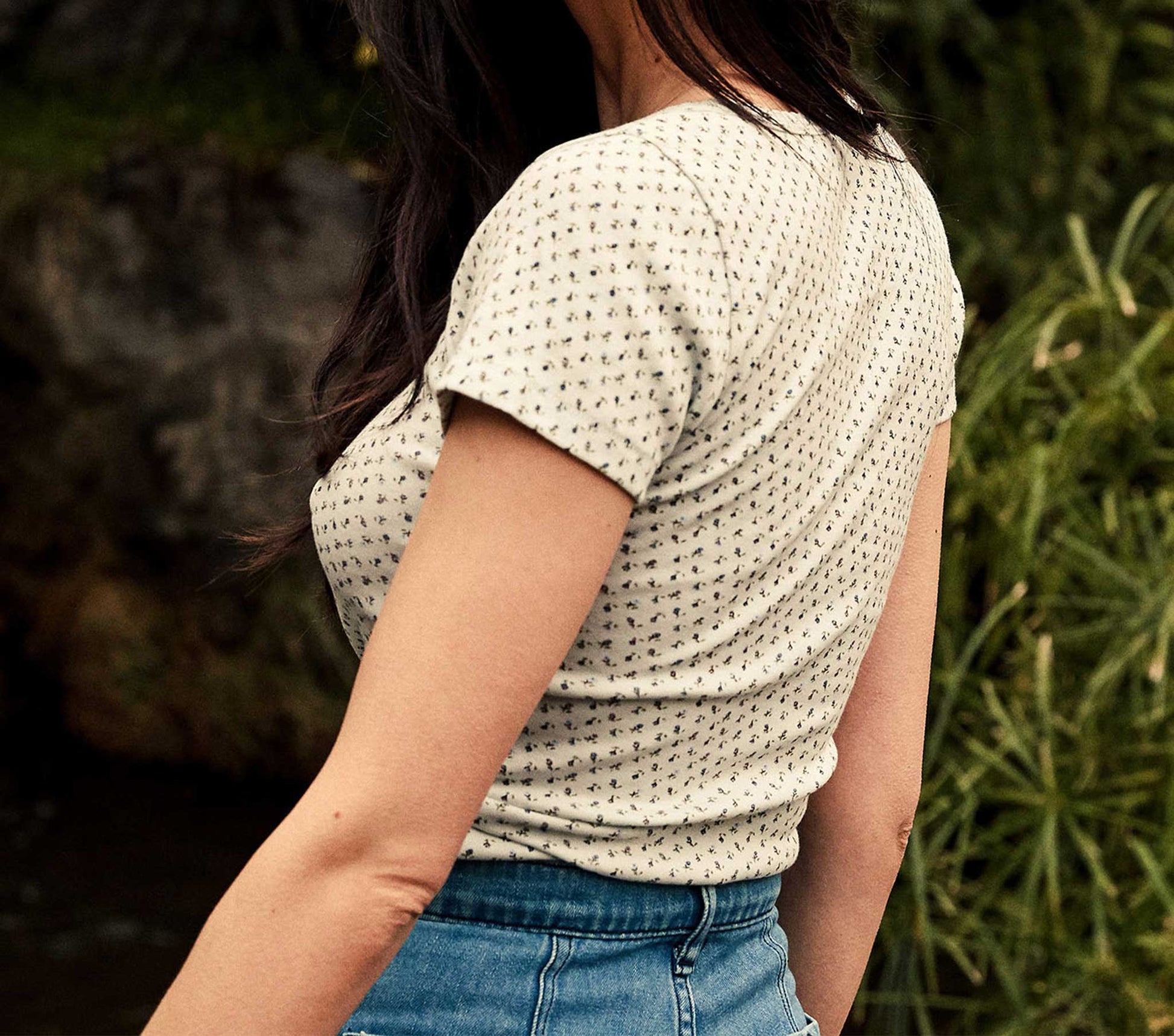 HMD -- BRIGITTE TEE -- BLUE ROSEBUD PRINT view 4
